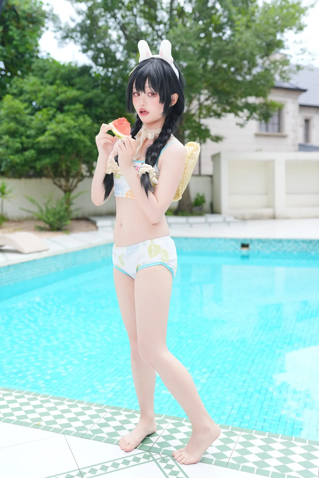 二次元, 碧蓝档案, 泳装cosplay, 霞泽美游cos, 吃西瓜 - 第2张