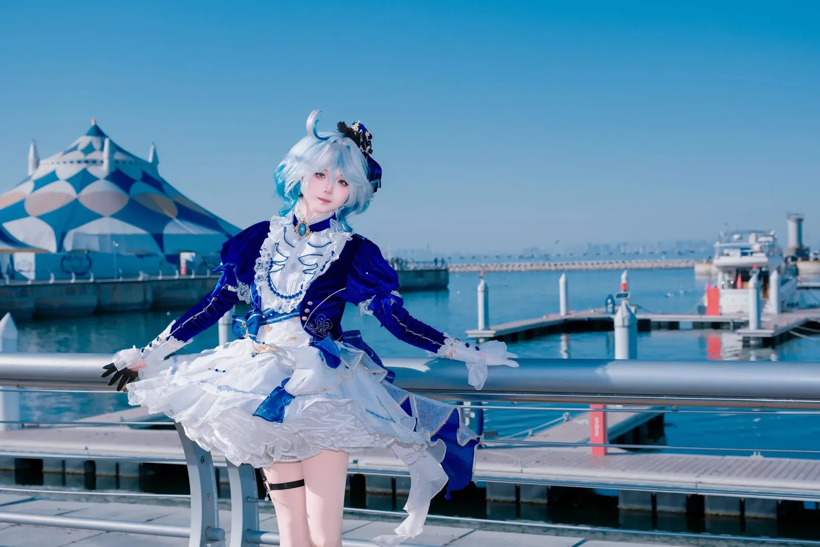 2D, Furina cosplay, Outdoor photography, White stockings, Blue dance track - Image 5