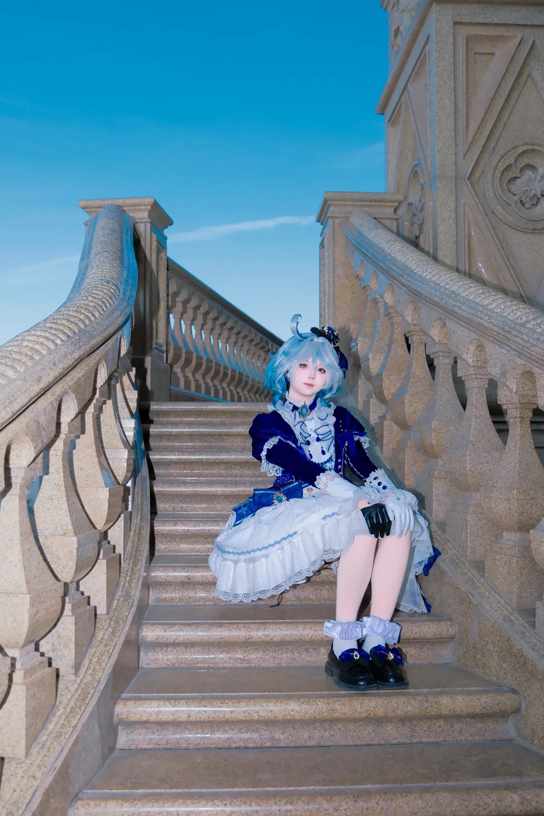 二次元, 芙宁娜cos, 户外写真, 白丝, 蓝色舞曲