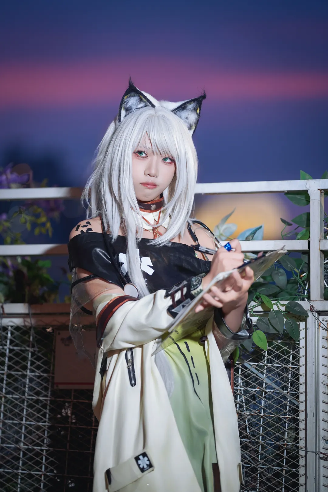 明日方舟, 天台摄影, 凯尔希cos, cosplay装扮, 晚霞氛围 - 第3张