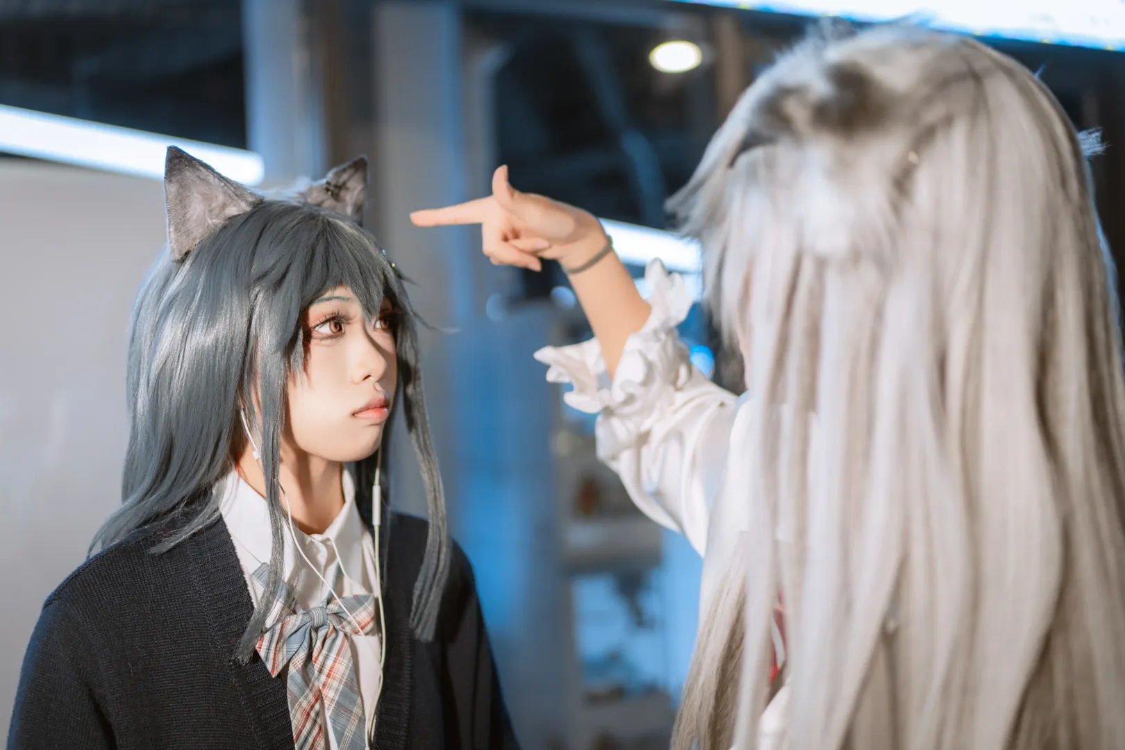 Arknights, Lappland cosplay, Night photography, Texas cosplay, Twin wolves - Image 3