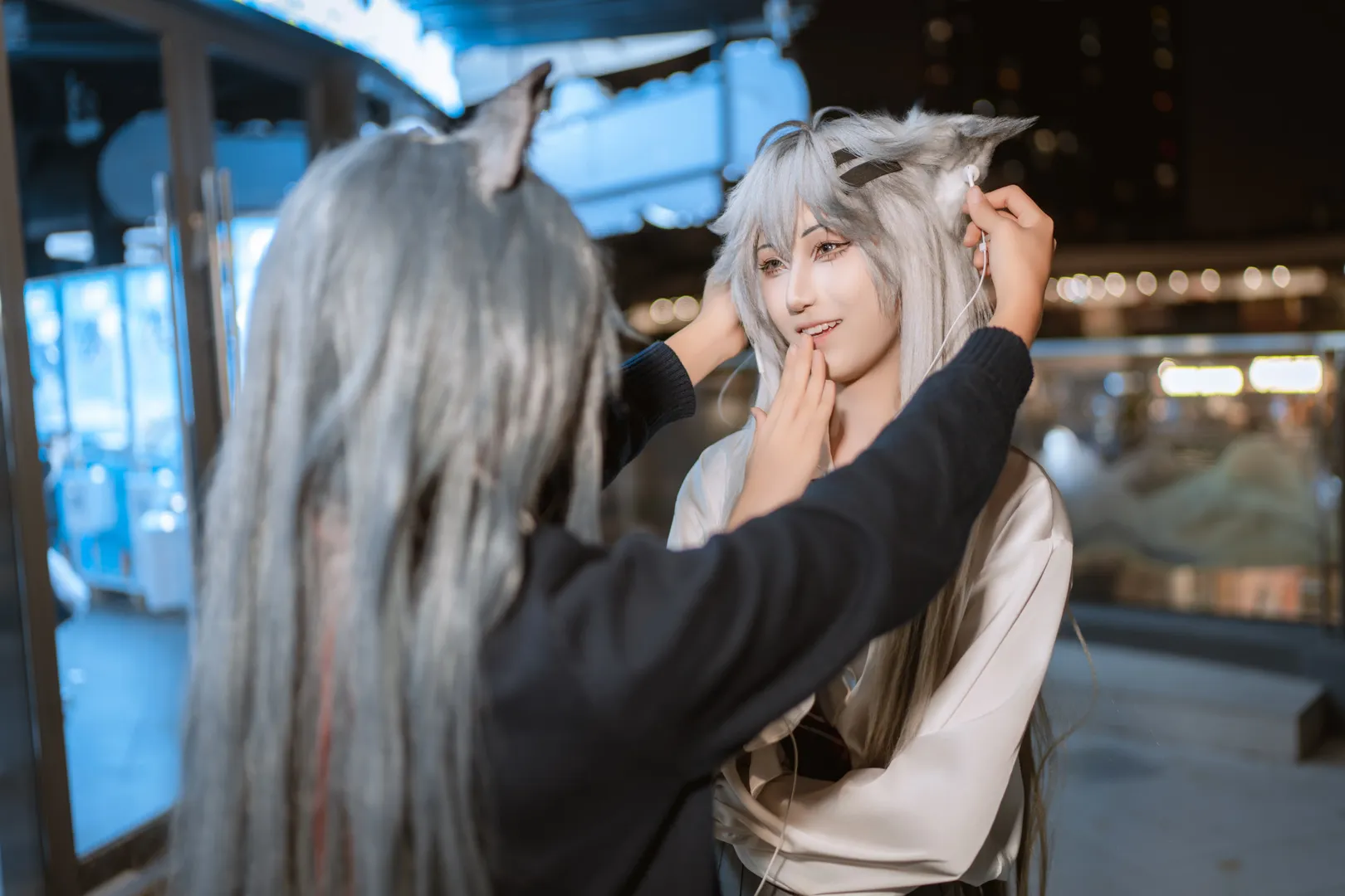 Arknights, Lappland cosplay, Night photography, Texas cosplay, Twin wolves - Image 6