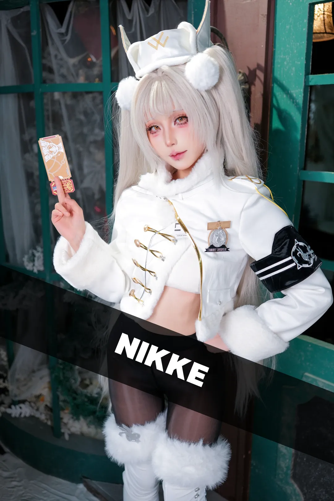 白兔布兰儿cos, 胜利女神新的希望, 雪景cosplay, 丝袜cosplay, 白色毛绒穿搭 - 第1张