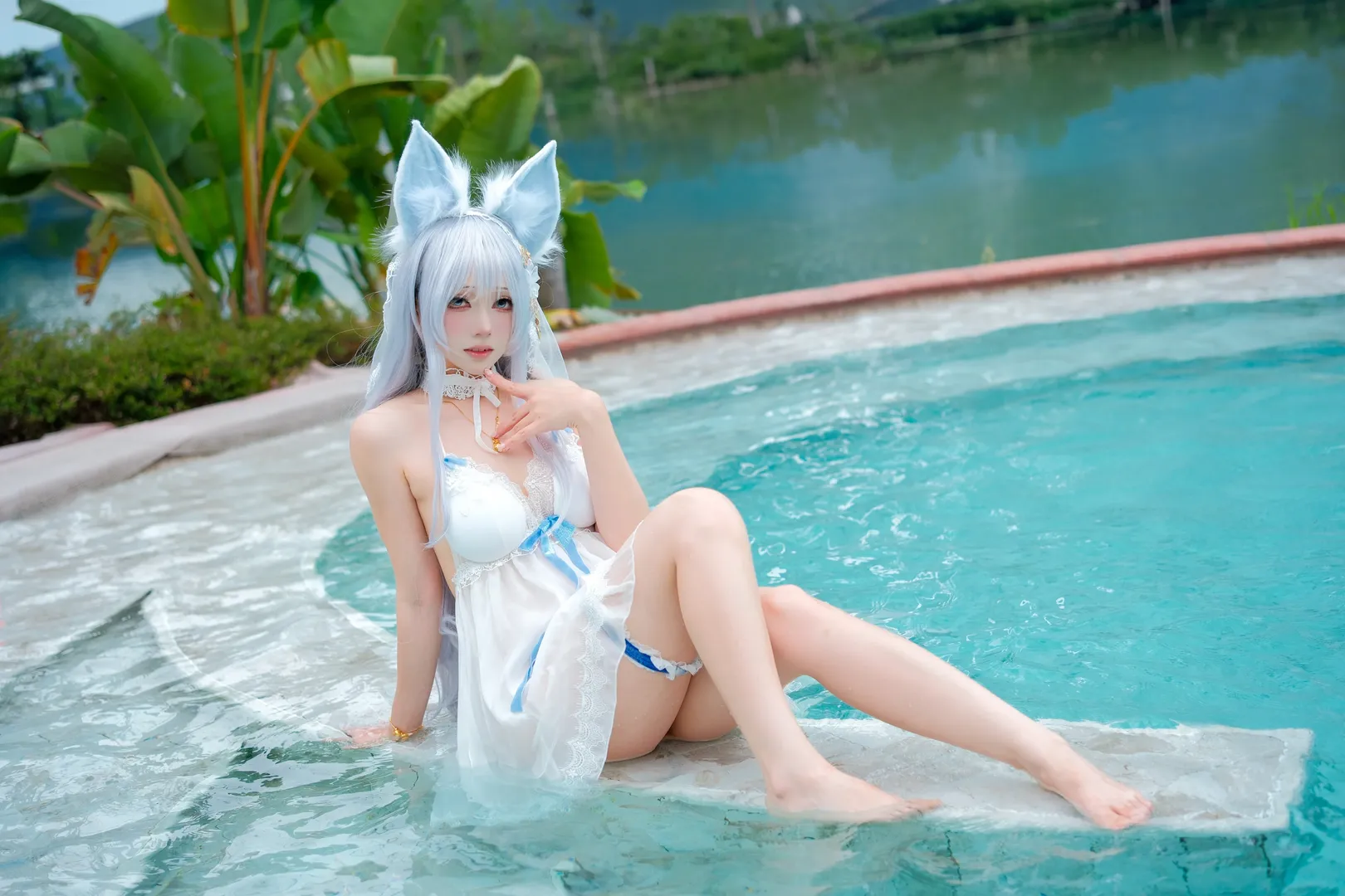 Azur Lane, Shinano cosplay, Outdoor swimwear, White hair and fox ears, Cool and ethereal photography