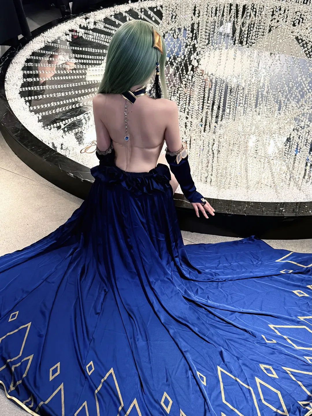 緑髪コスプレ, C.C. コスプレ, 背中あきドレス, コードギアス 反逆のルルーシュ, チェス盤の晩餐 - 1枚目