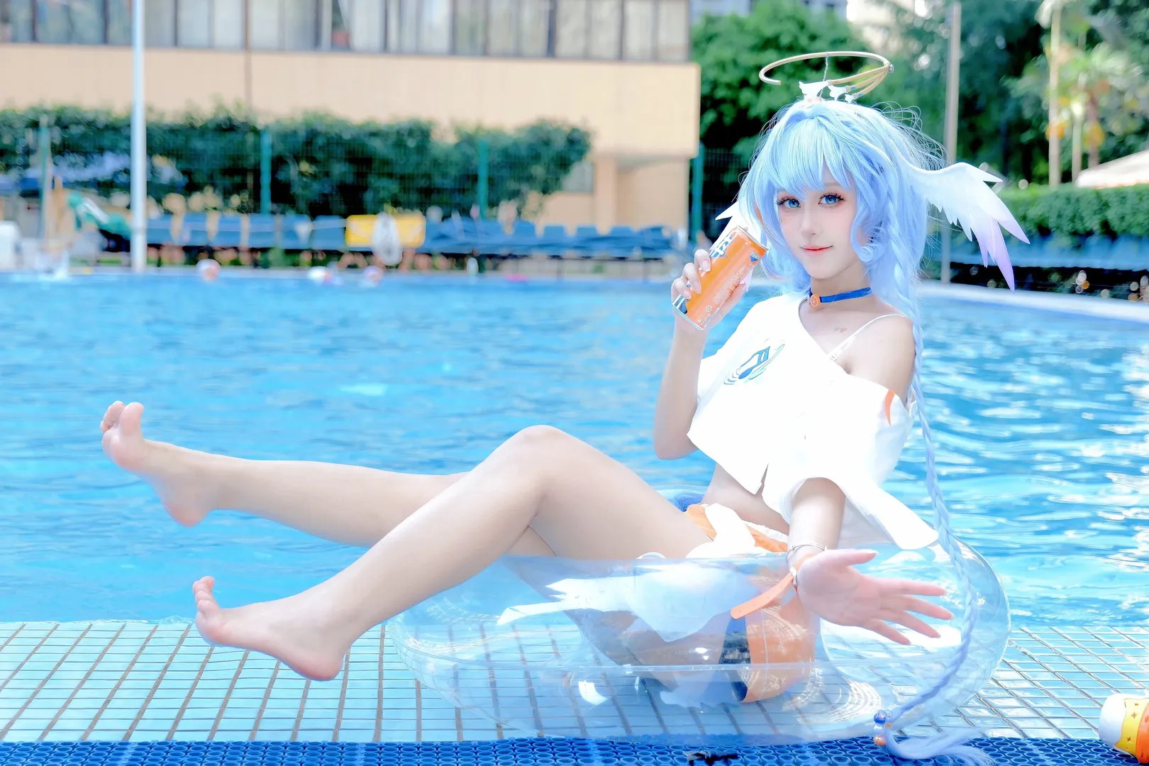 崩坏星穹铁道, 知更鸟cos, 泳池写真, 二次元妆造, 美瞳推荐