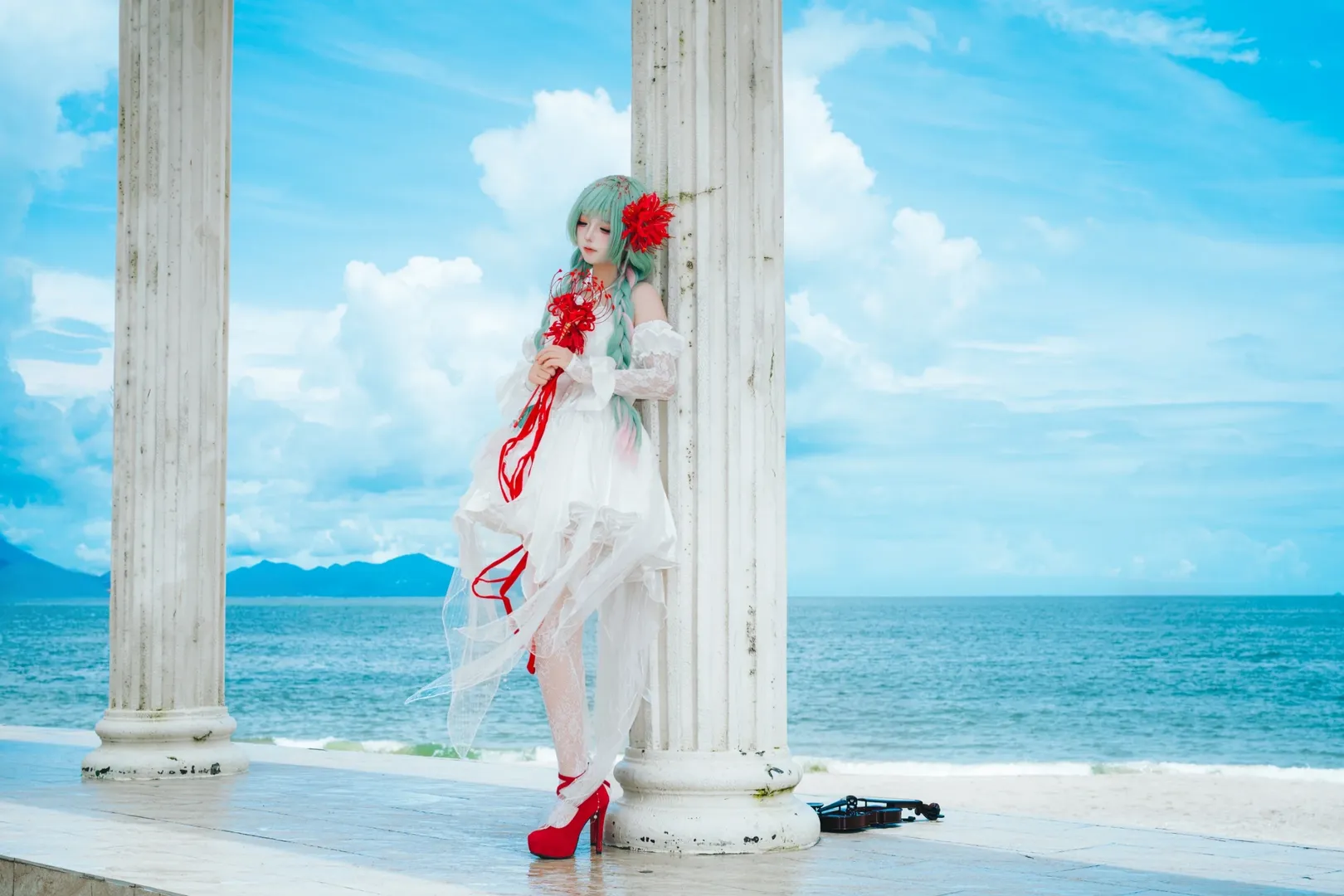 鳴潮, フローヴァ コスプレ, 海辺のロケ, コスプレ日常, 白ニーソコーデ