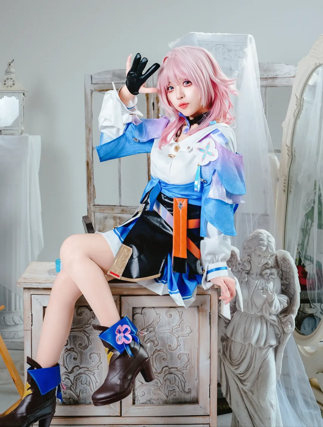 Honkai: Star Rail, March 7th cosplay, Cosplay photography, Pink wig, Indoor photoshoot - Image 3