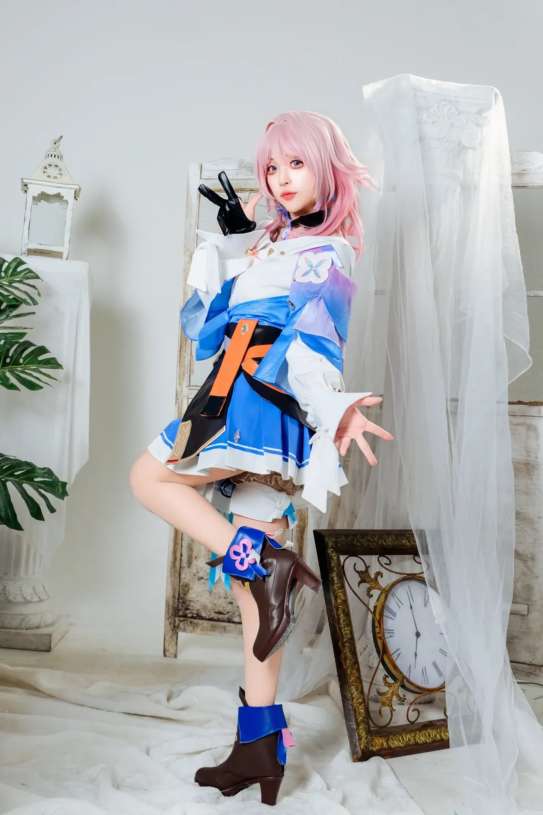 Honkai: Star Rail, March 7th cosplay, Cosplay photography, Pink wig, Indoor photoshoot - Image 5