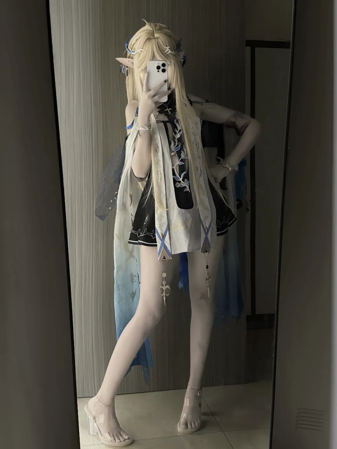 鸣潮, 卡提希娅cos, cosplay日常, 精灵耳cos, 白丝穿搭 - 第1张
