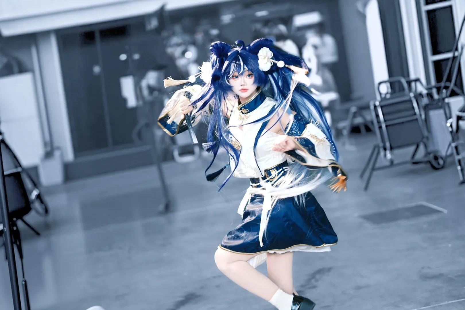 鸣潮, cosplay, 尤诺cos, 蓝色系妆造, 白丝搭配 - 第2张