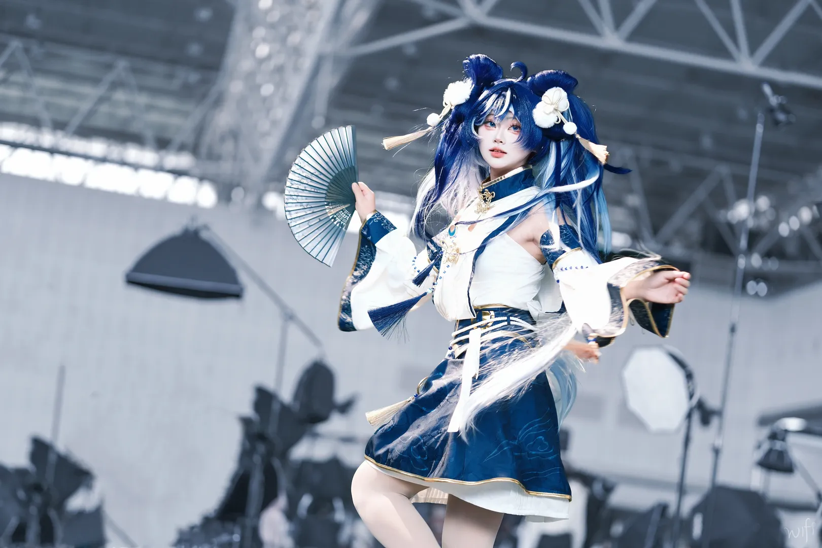鸣潮, cosplay, 尤诺cos, 蓝色系妆造, 白丝搭配
