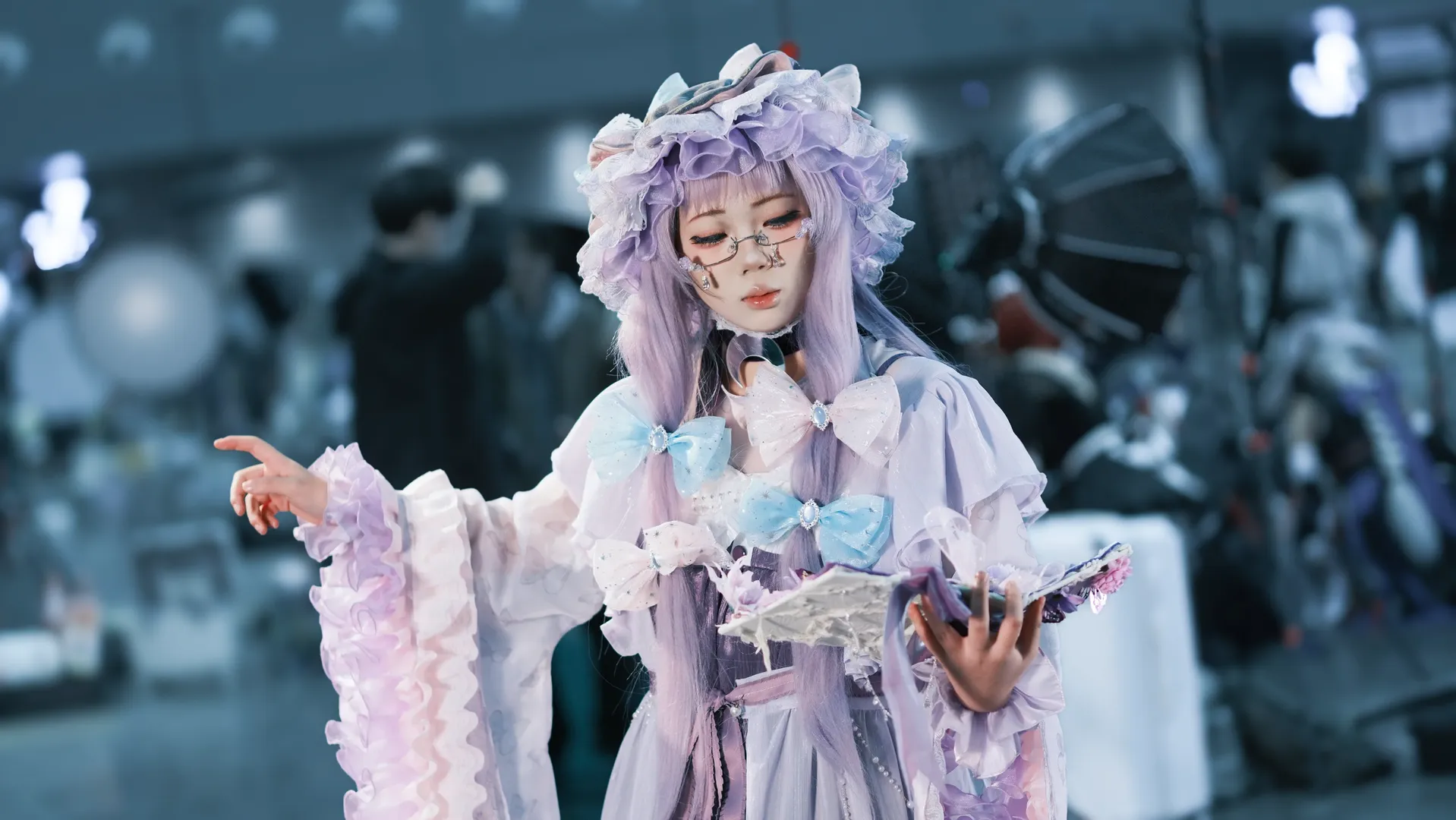 東方Project, イベント写真, パチュリー コスプレ, 白ストッキング, 東方Project - 4枚目