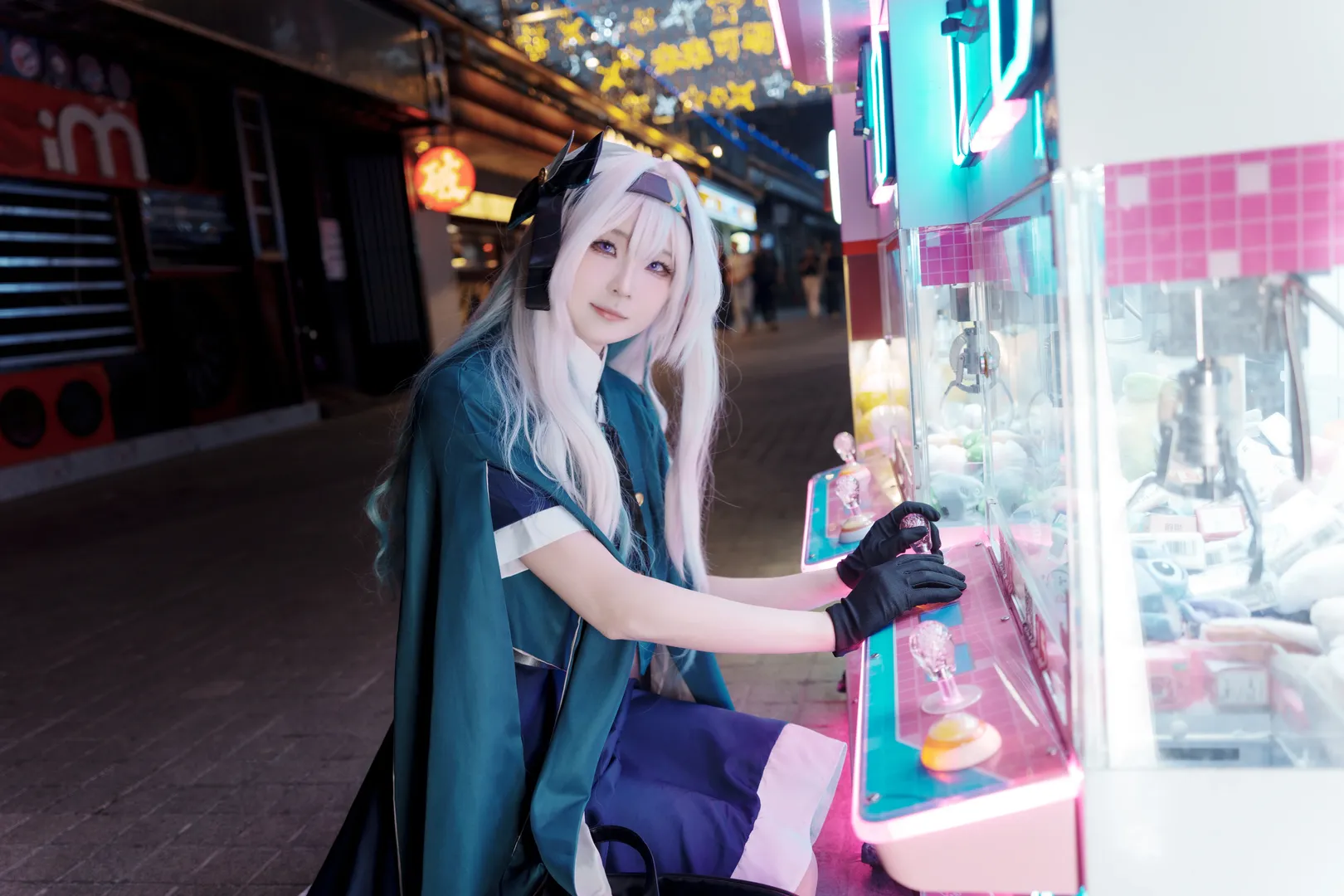 Anime-style photography, Firefly cosplay, Honkai: Star Rail, White-haired character, Urban travel photography - Image 6