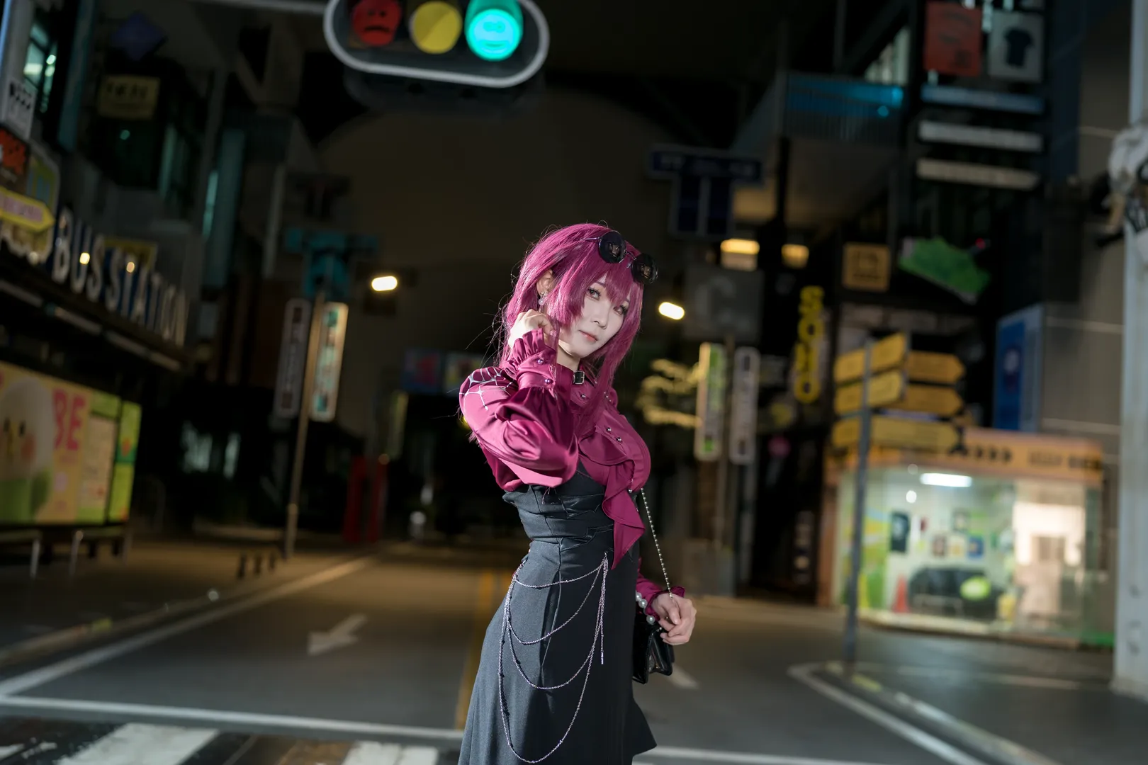 崩坏星穹铁道, 卡芙卡cos, 黑丝, cosplay摄影, 夜拍 - 第2张