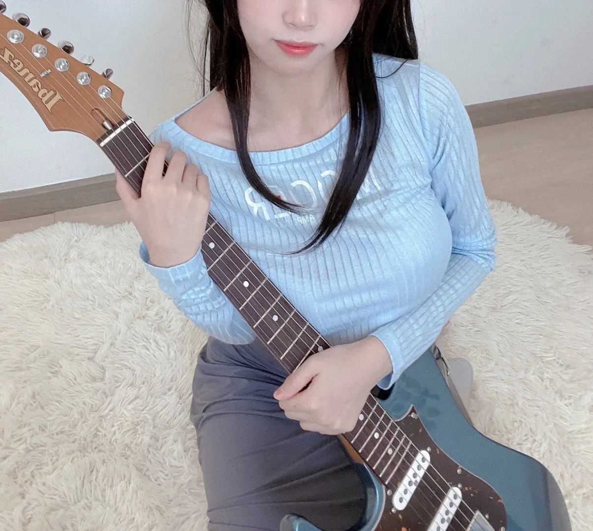 吉他少女, 初秋穿搭cos, 仿画cosplay, 电吉他穿搭, 日常cos分享