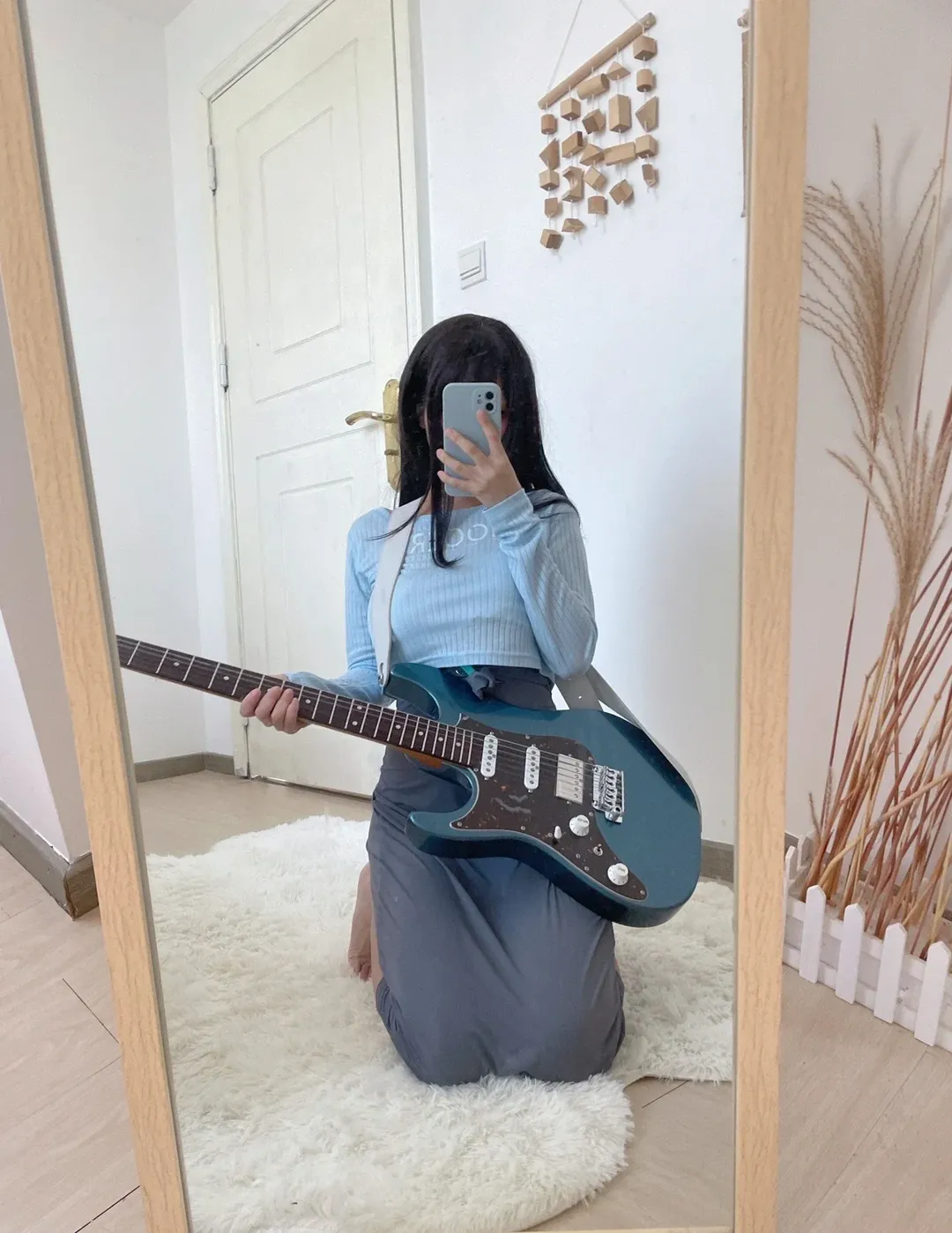 吉他少女, 初秋穿搭cos, 仿画cosplay, 电吉他穿搭, 日常cos分享 - 第3张