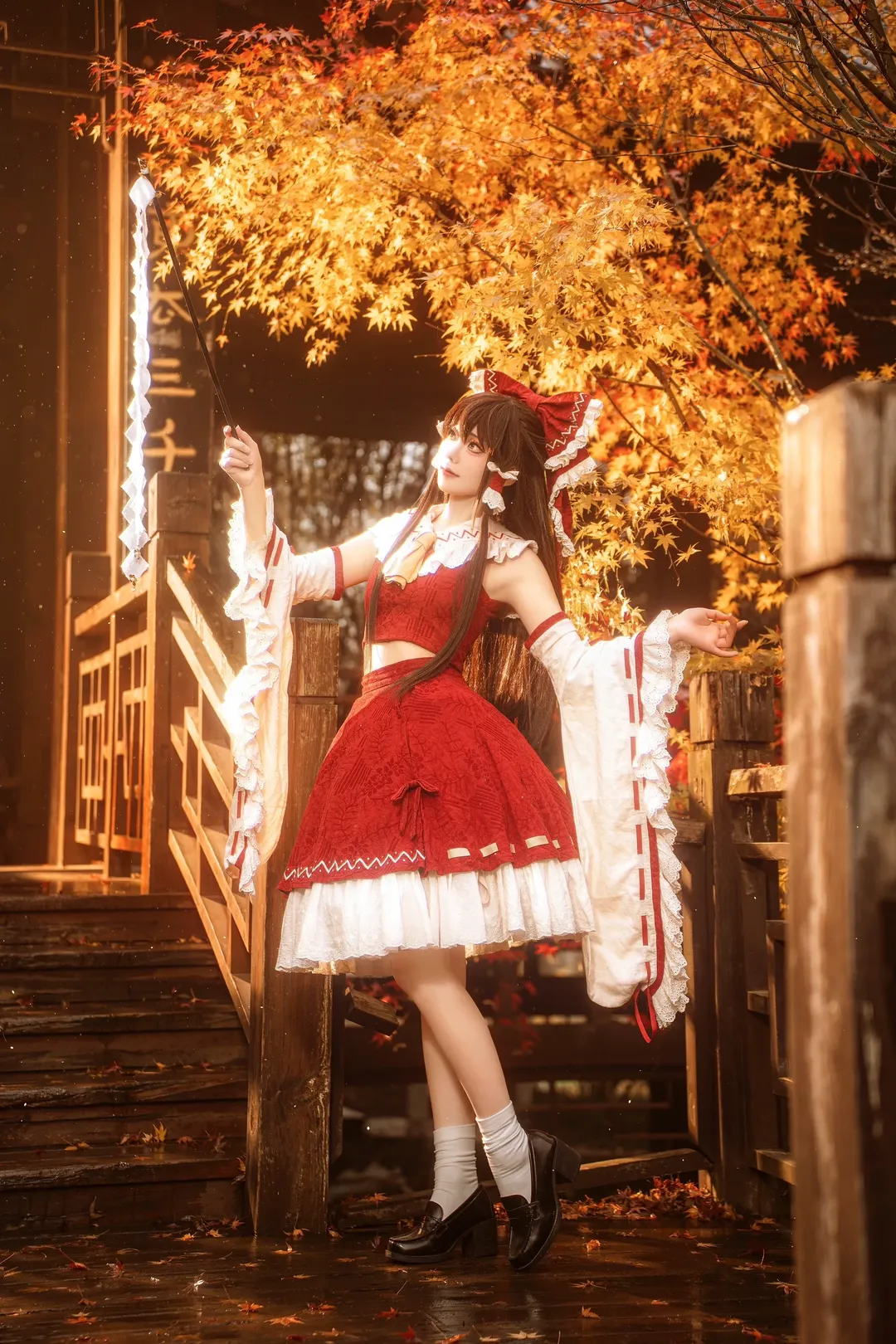 角色扮演, 博丽灵梦cos, 巫女服, 東方project, 秋日枫叶 - 第1张