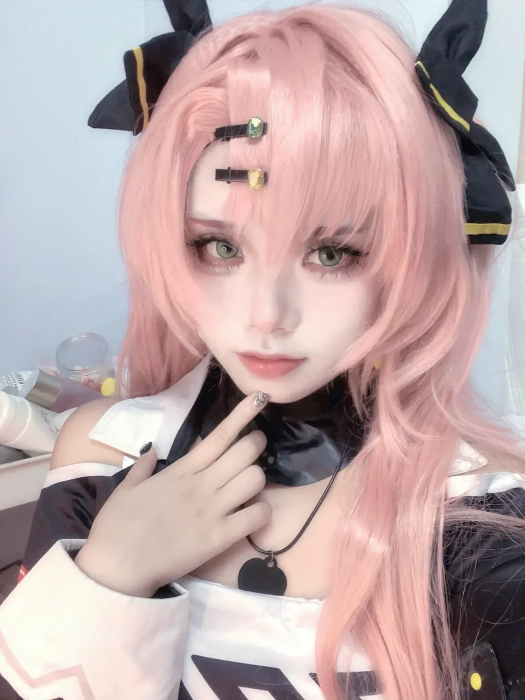 Zenless Zone Zero, Nico cosplay, Game character makeup, Cosplay outfit sharing, Pink long hair styling - Image 1