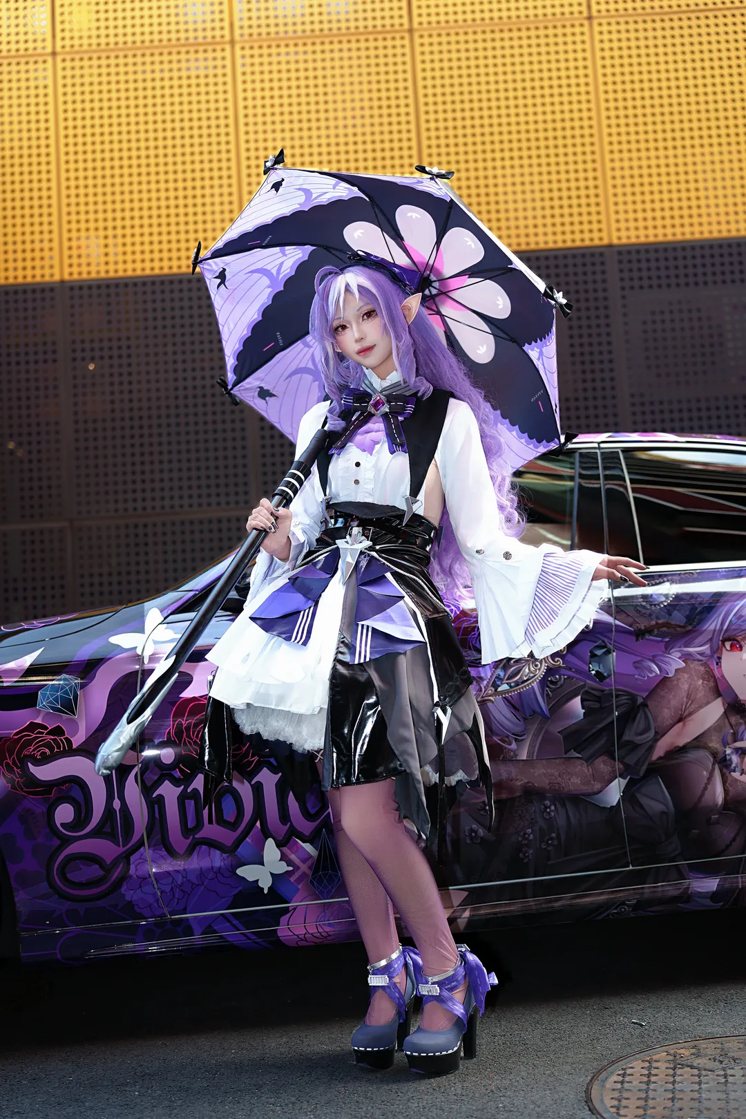 绝区零, cosplay, 薇薇安cos, 痛车外景, 紫丝袜穿搭