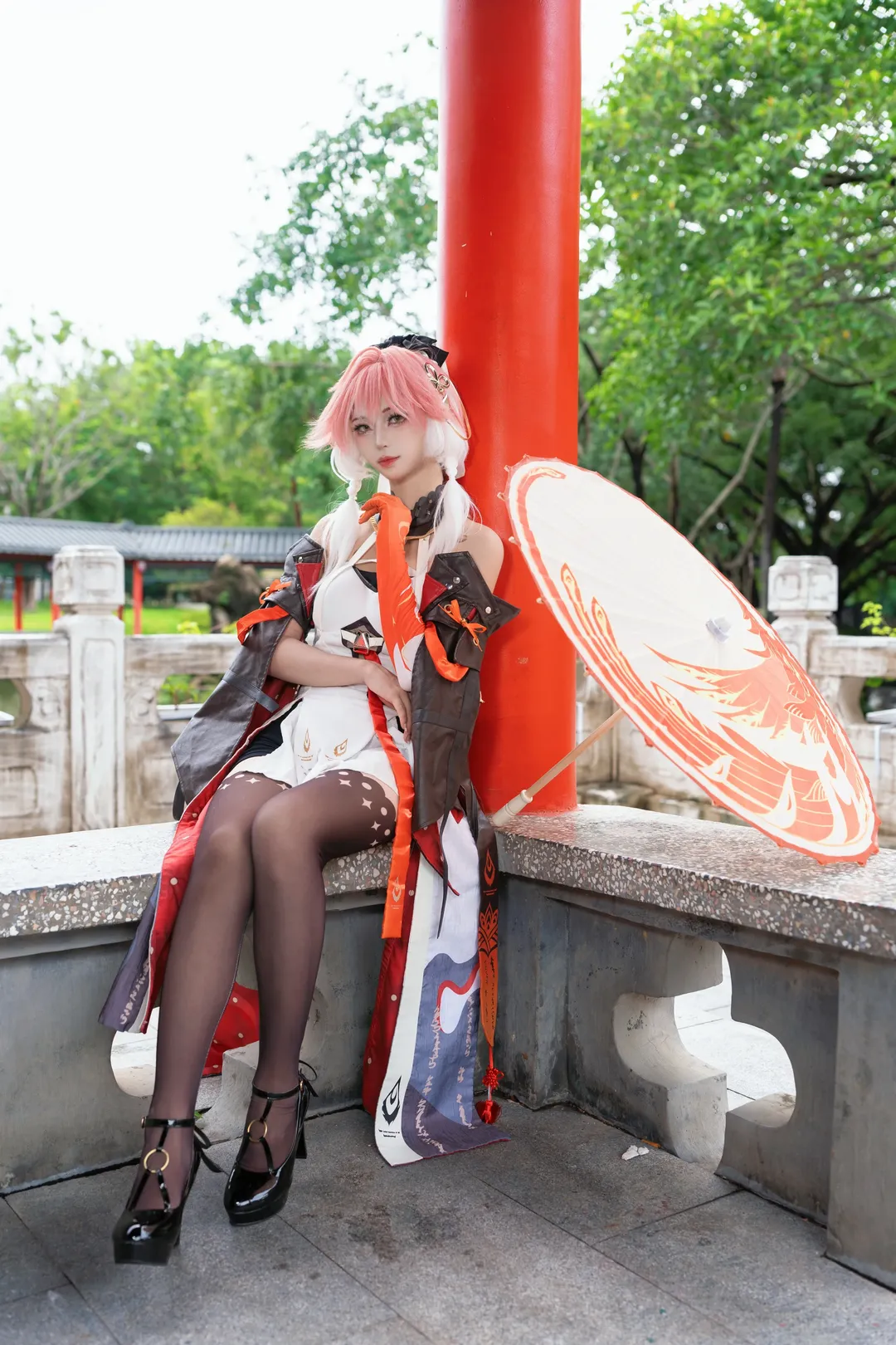 鸣潮, 长离cos, 二次元cos正片, cosplay黑丝, 园林cos摄影