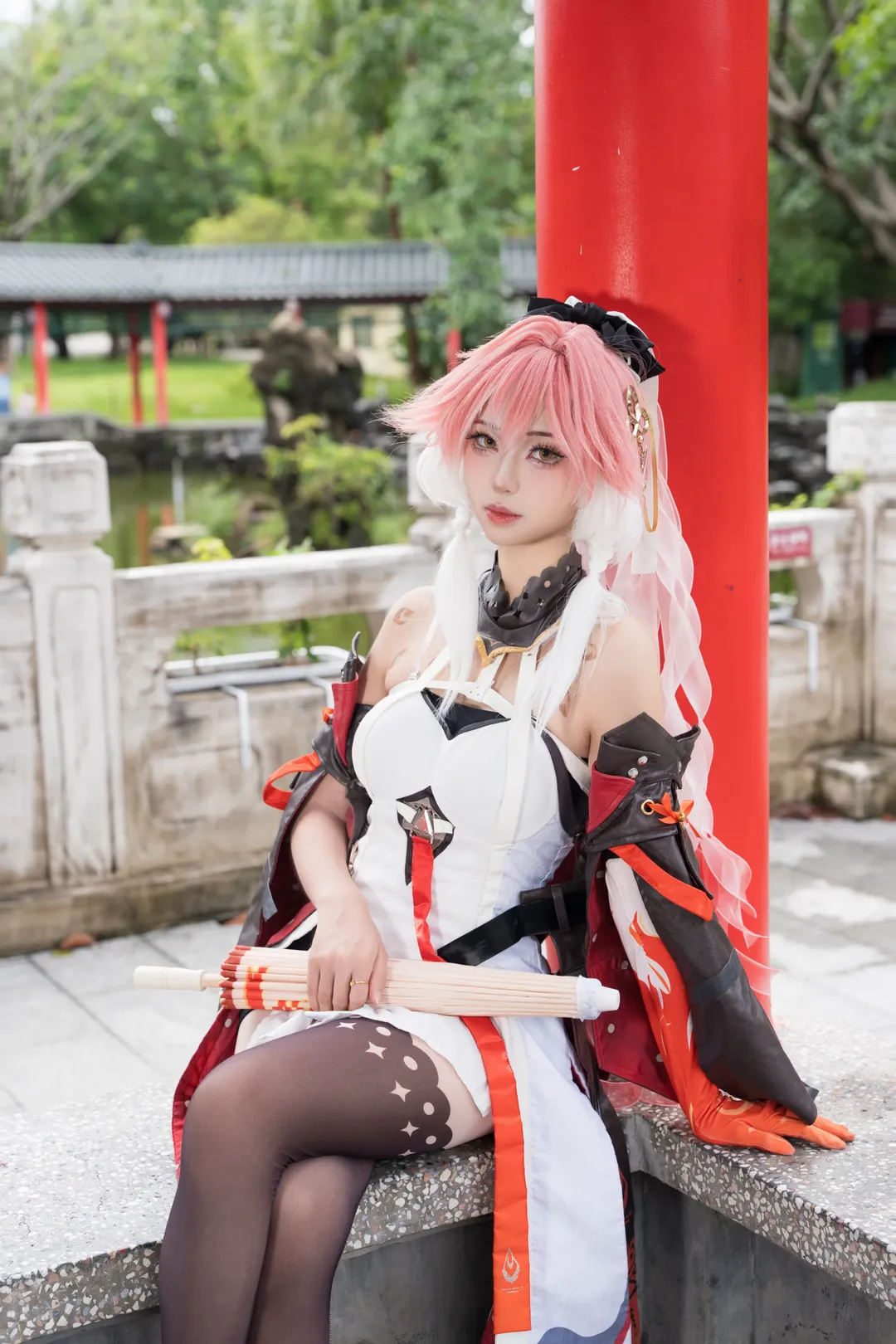 鸣潮, 长离cos, 二次元cos正片, cosplay黑丝, 园林cos摄影 - 第4张