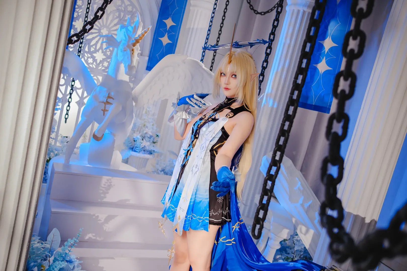 Wuthering Waves, Cartethyia Cosplay, Elf cosplay, Cool-toned photography, Queen cosplay - Image 3