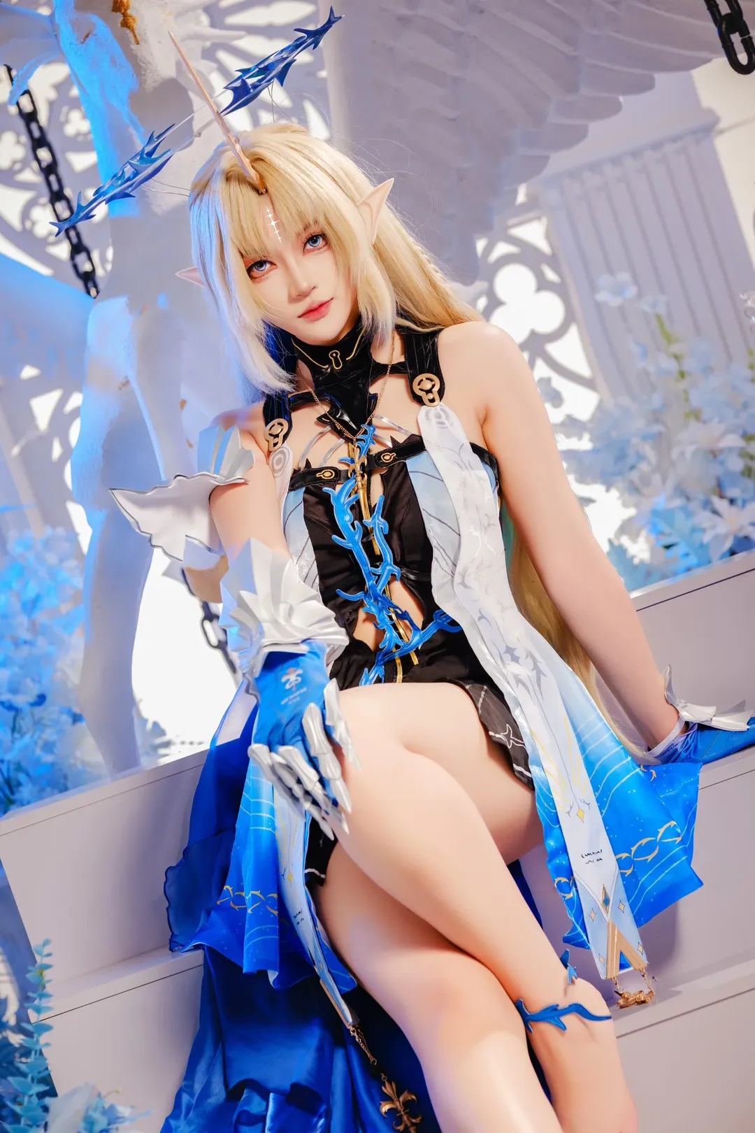 Wuthering Waves, Cartethyia Cosplay, Elf cosplay, Cool-toned photography, Queen cosplay - Image 4