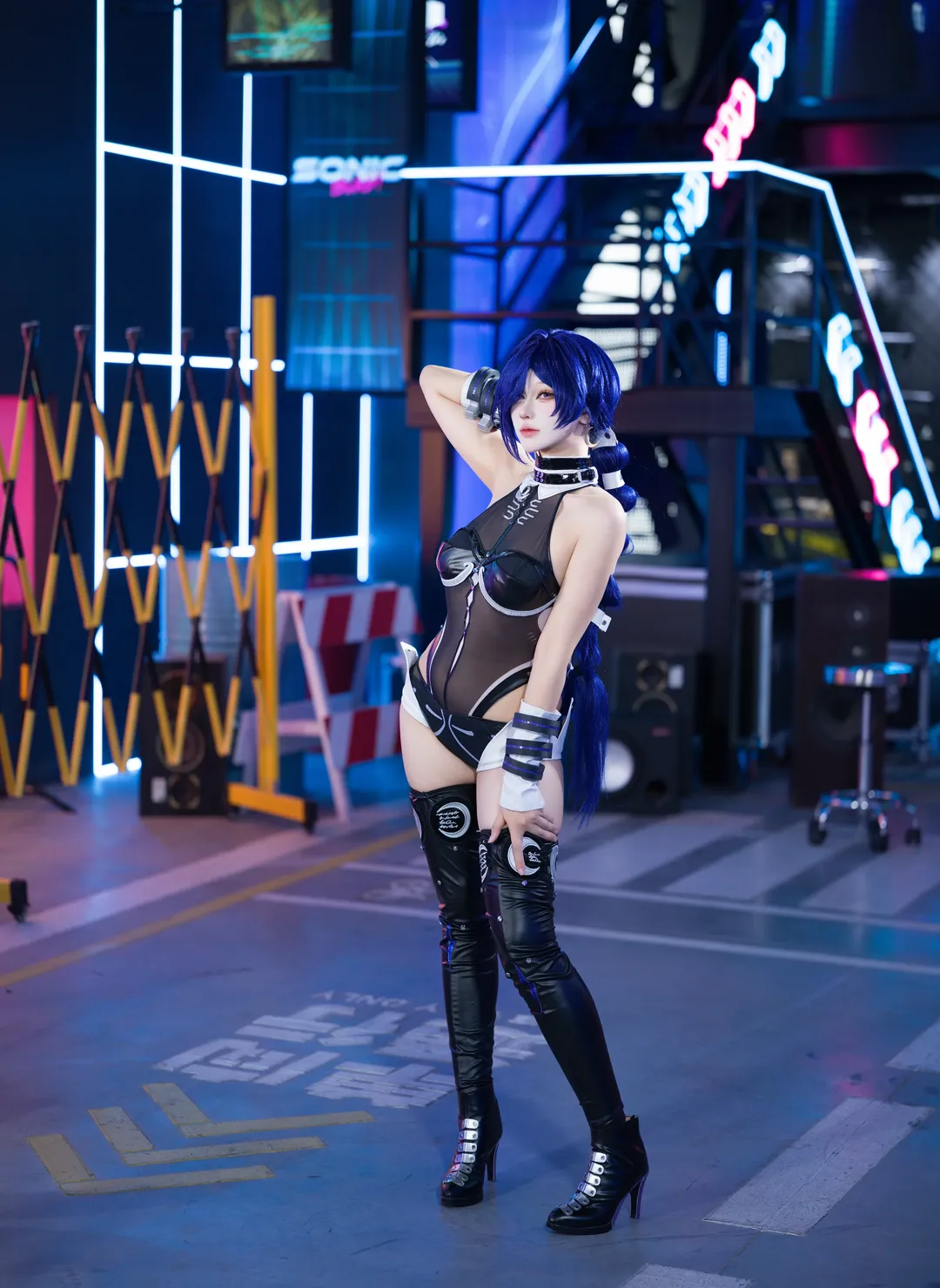 绝区零, 普罗米娅cos, cosplay摄影, 赛博朋克风, 高跟皮靴 - 第2张