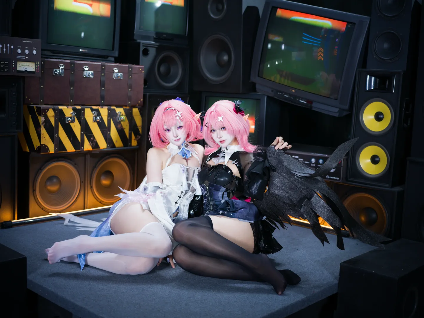 绝区零, 游戏cosplay, 蕾米埃尔cos, 黑白丝袜双子, 二周年特辑 - 第4张