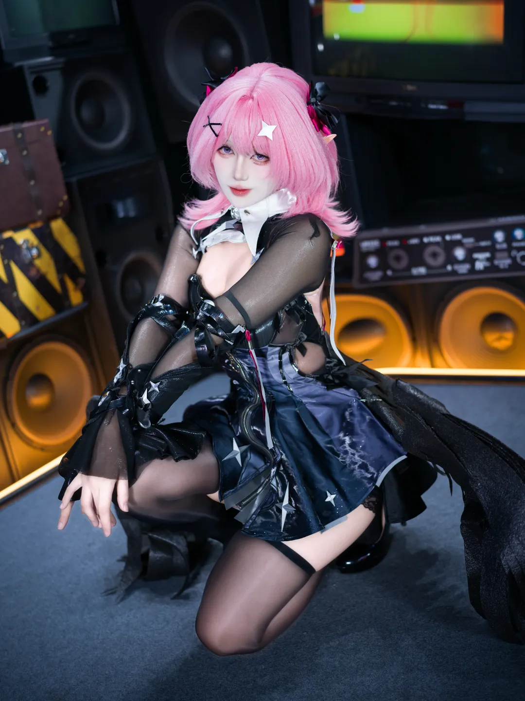 Zenless Zone Zero, Cosplay photography, Gothic style outfit, Remielle cosplay, Black stockings cosplay - Image 2