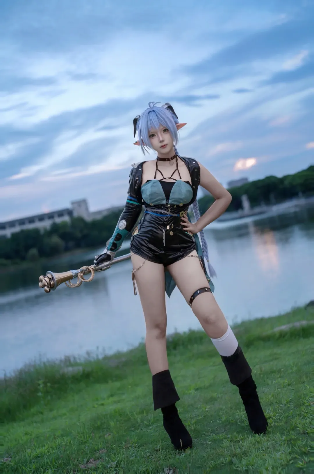 絕區零, 盧西婭cos, cosplay穿搭, 精靈耳假髮, 長筒襪cos