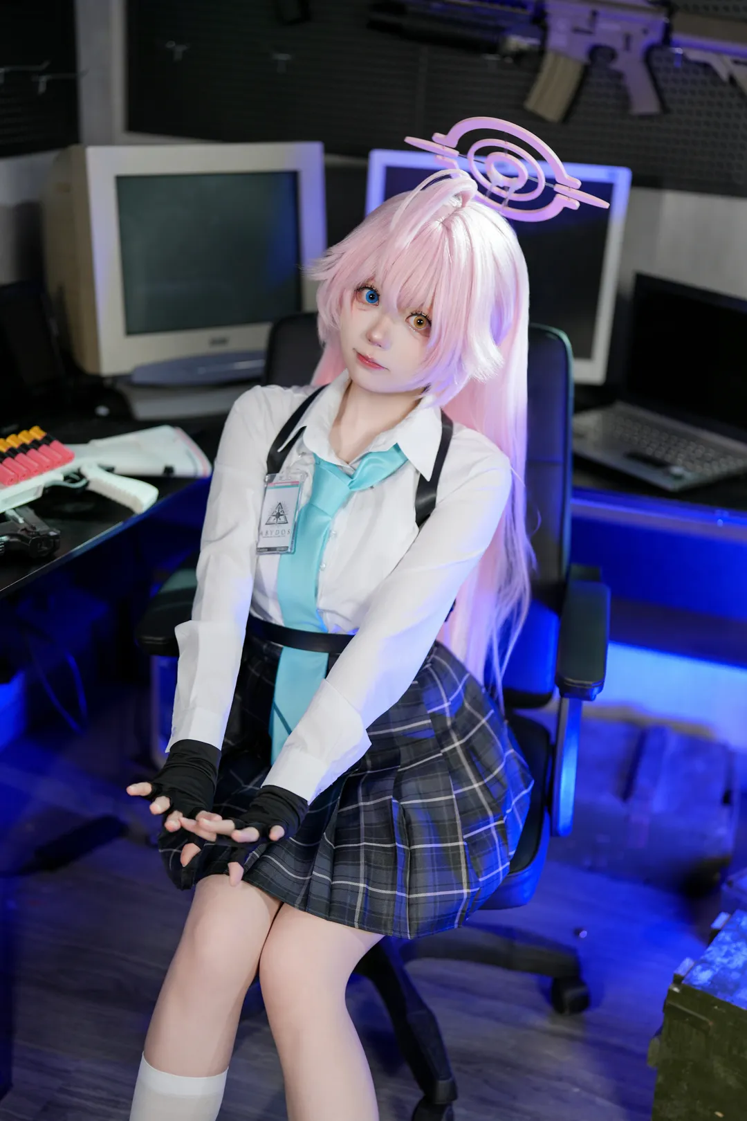 碧蓝档案, 小鸟游星野cos, 白丝袜, 电竞氛围, 蓝紫霓虹