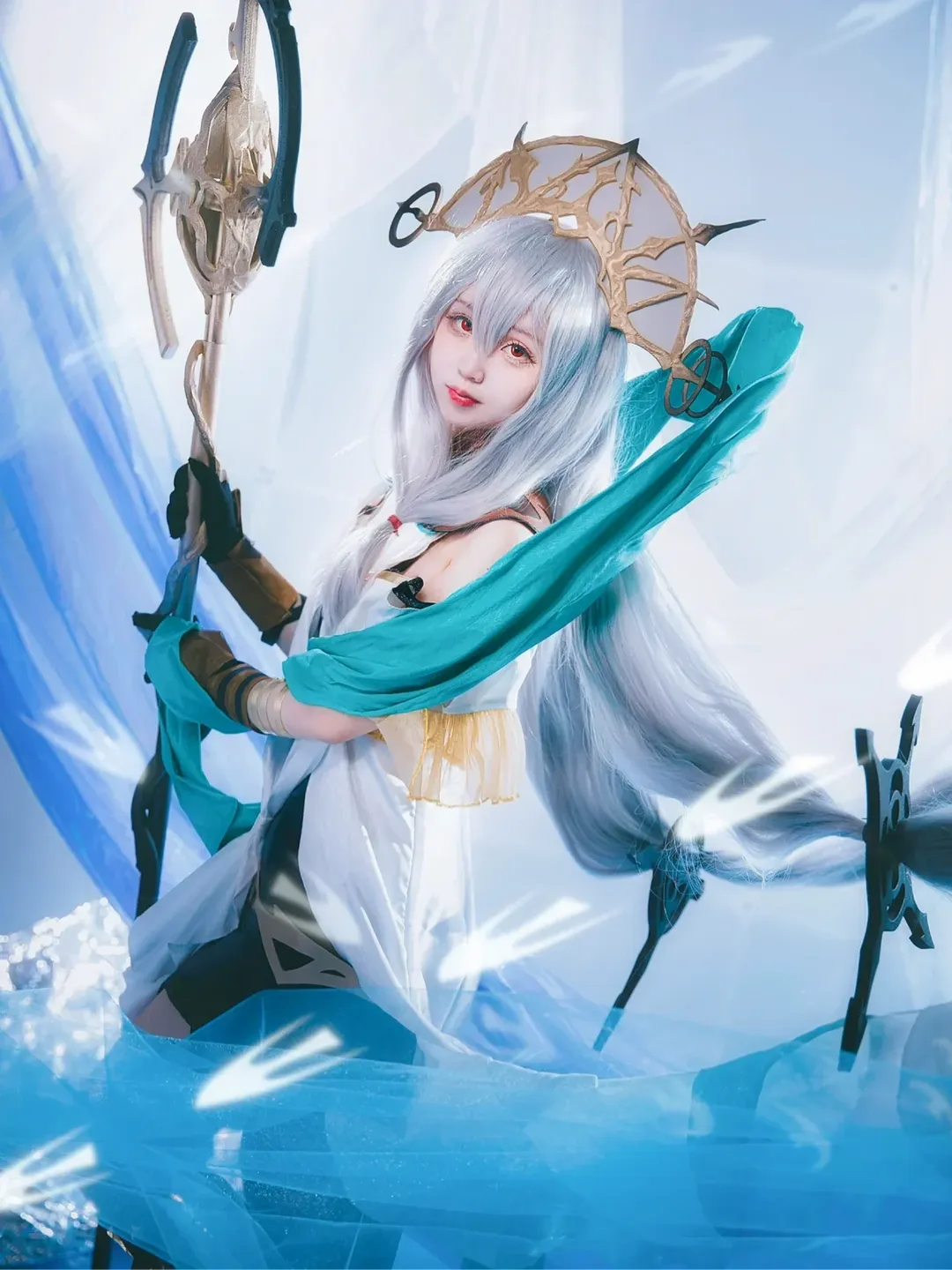 アークナイツ, スカジ コスプレ, コスプレ撮影, 銀白の髪色, ロングソックス コーデ - 2枚目