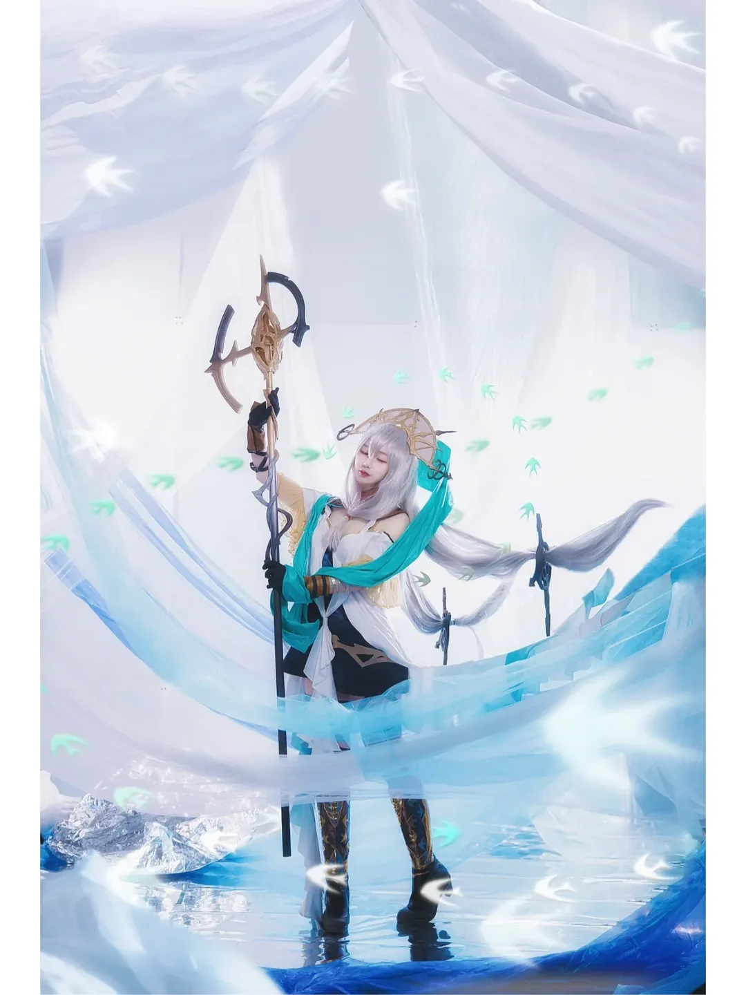アークナイツ, スカジ コスプレ, コスプレ撮影, 銀白の髪色, ロングソックス コーデ