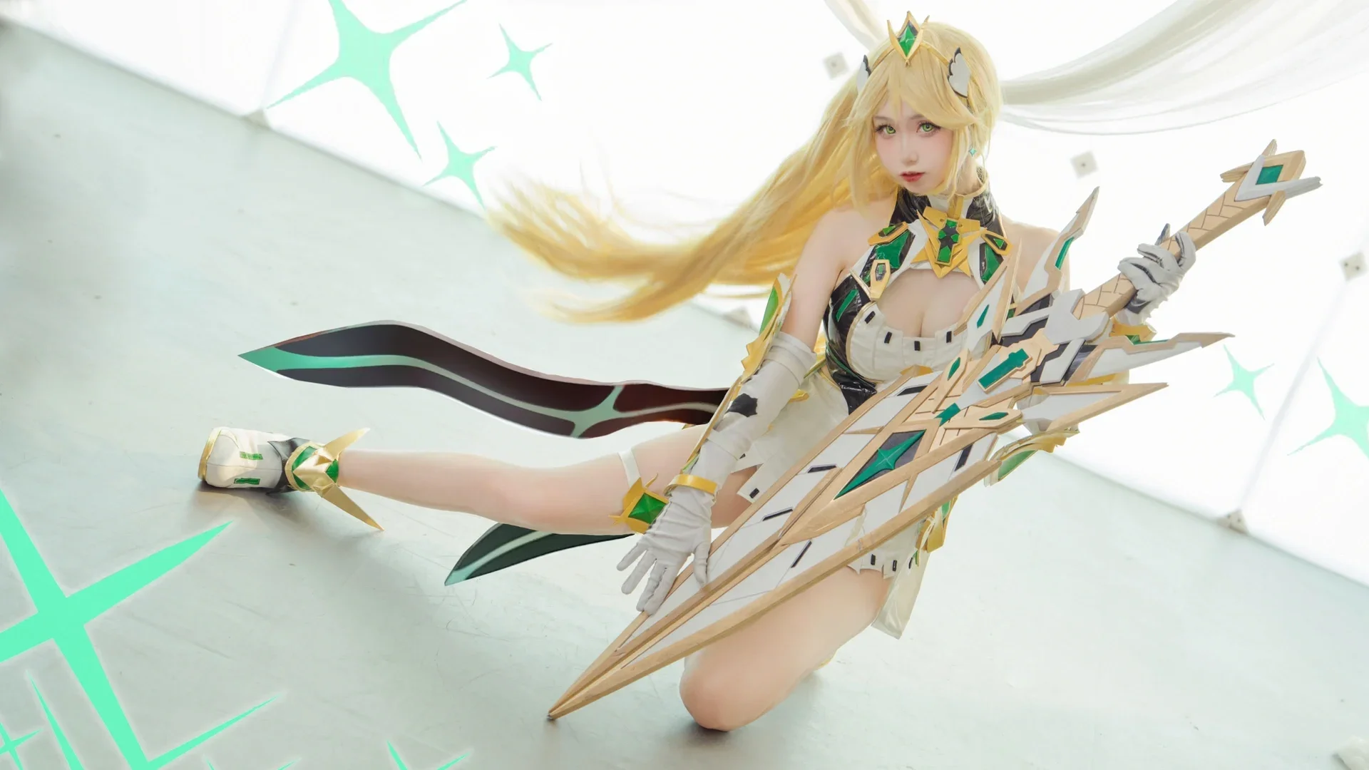 机甲风cosplay, 白绿配色, 大剑道具, 异度之刃2, 异度之刃2cos