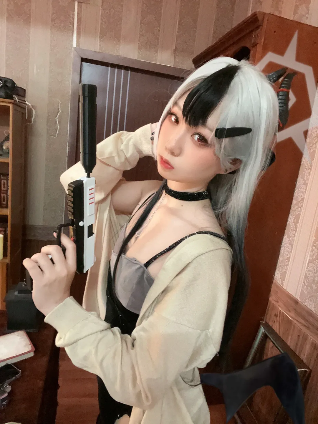 蔚蓝档案, 鬼方佳代子cos, 假发造型, 二次元角色扮演, 持枪造型 - 第1张