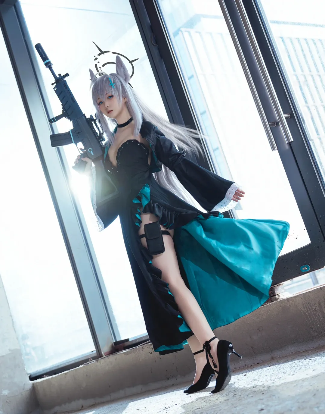 蔚蓝档案, 户外cosplay, 银发蓝眼, 白子Terrorcos, 战术长裙 - 第1张