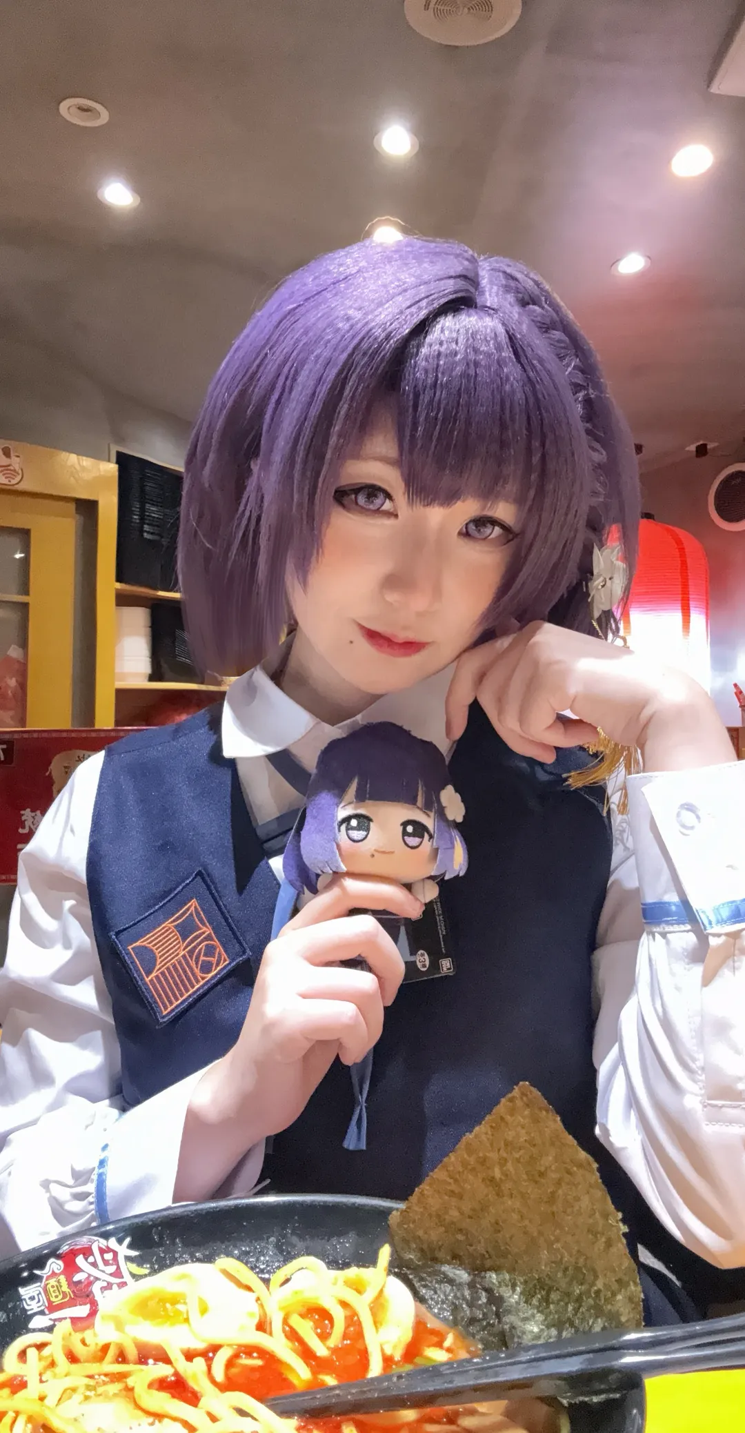 学园偶像大师, 秦谷美铃cos, 校园制服, 紫色短发, 毛绒娃娃