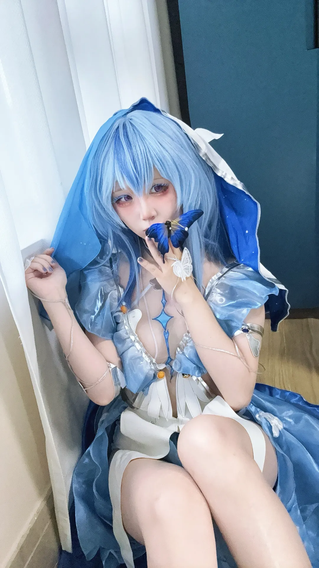 鸣潮, 守岸人cos, 蓝色系, cosplay摄影, 蝴蝶道具 - 第1张
