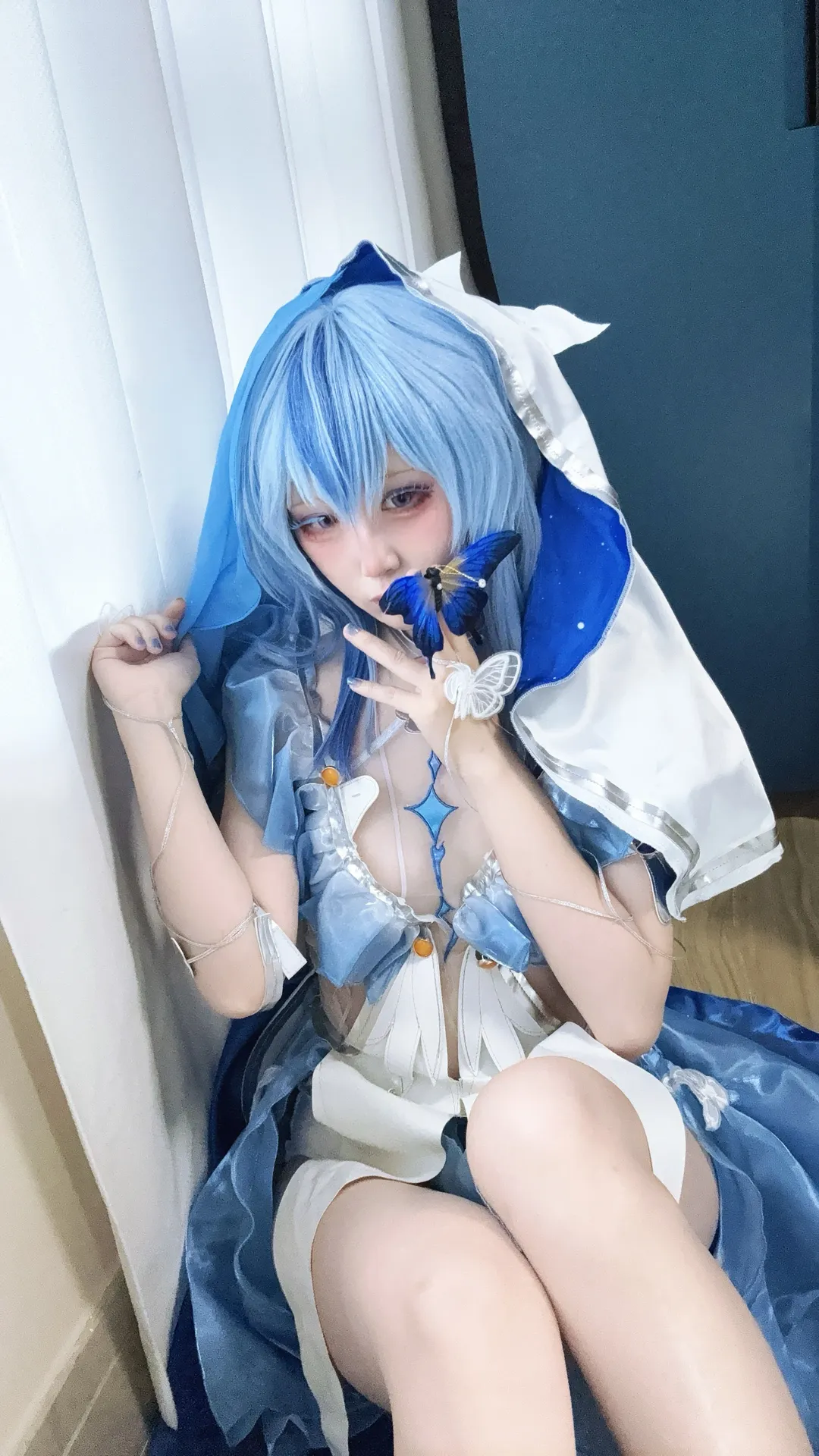 鸣潮, 守岸人cos, 蓝色系, cosplay摄影, 蝴蝶道具