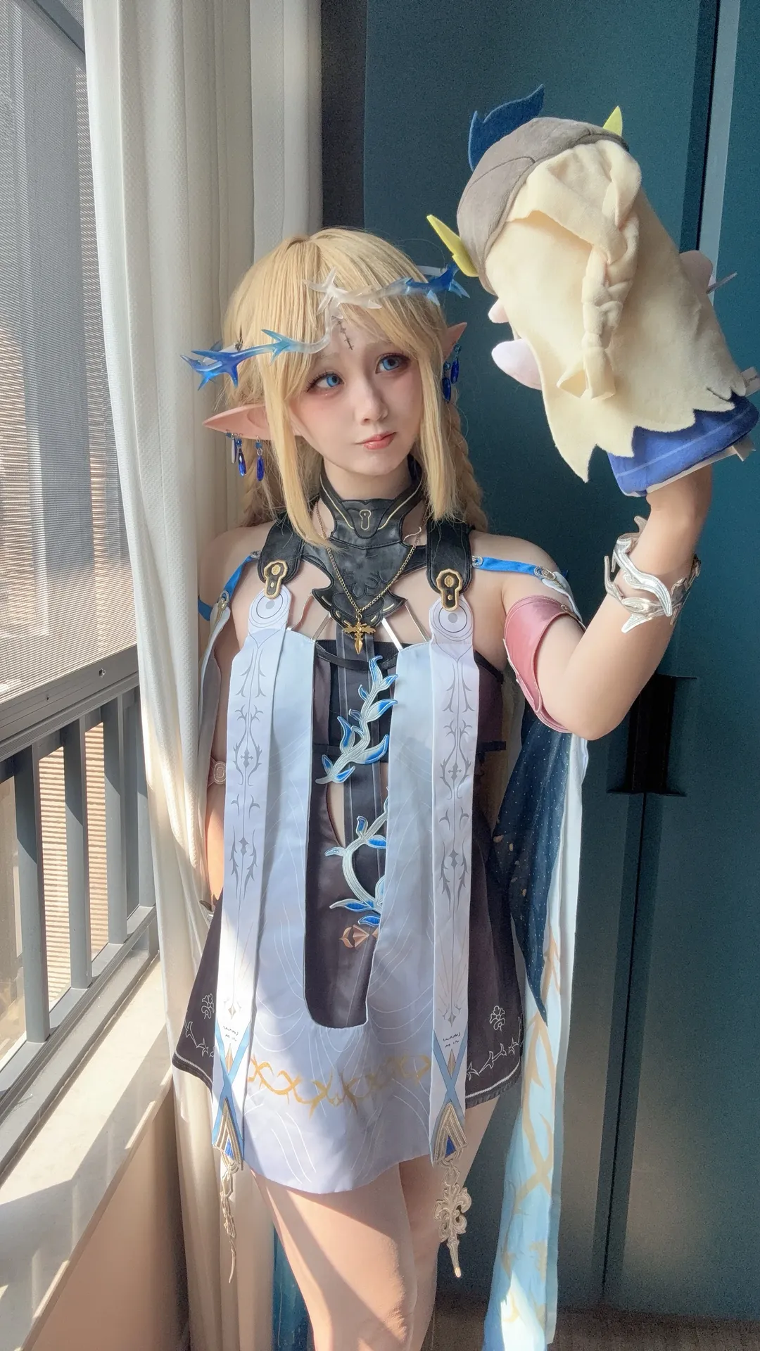 鸣潮, cosplay, 卡提希娅cos, 游戏角色, 金发精灵耳