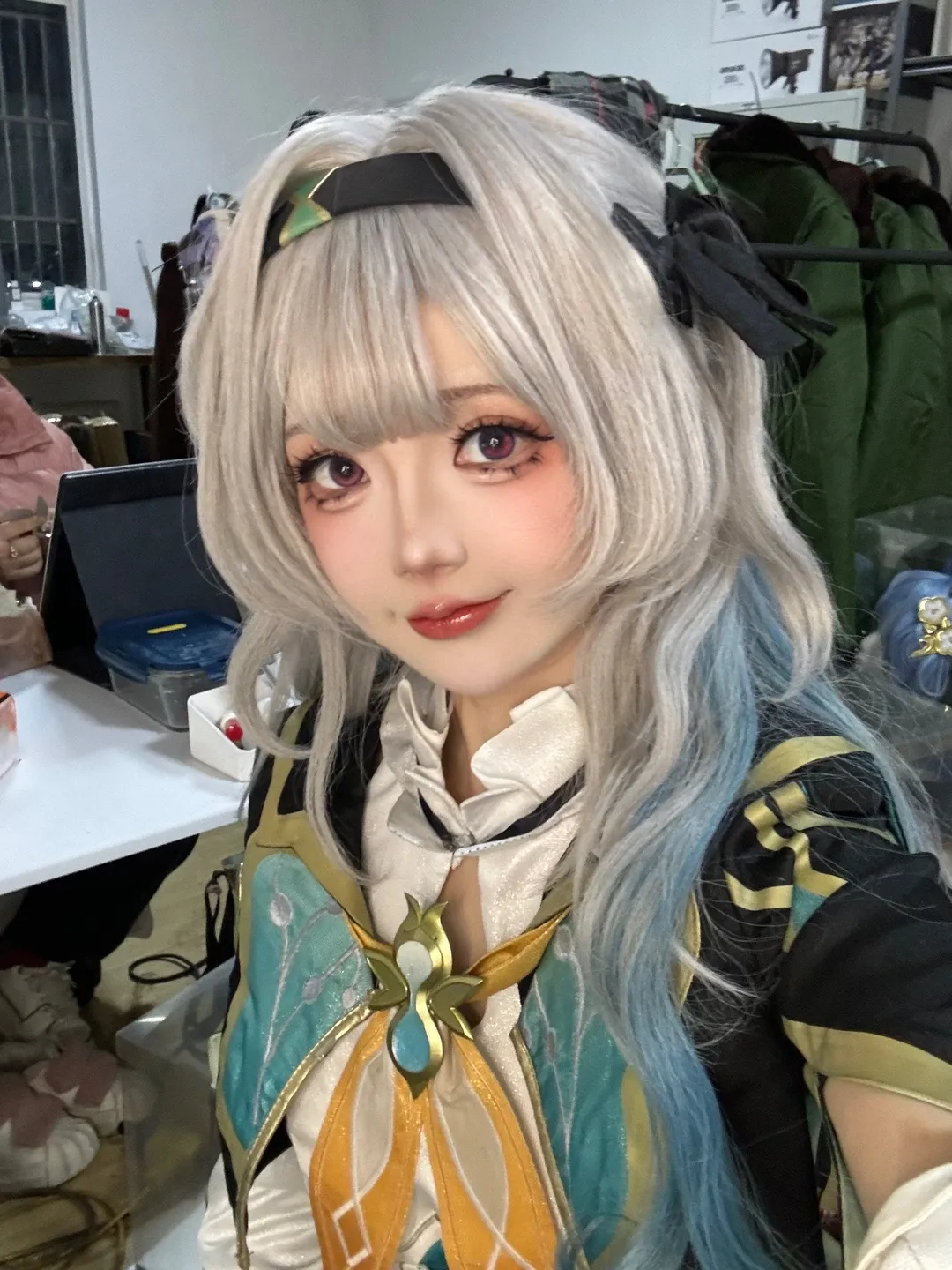 崩坏星穹铁道, 流萤cos, 二次元cosplay, 银发蓝尾, 甜妹妆 - 第1张