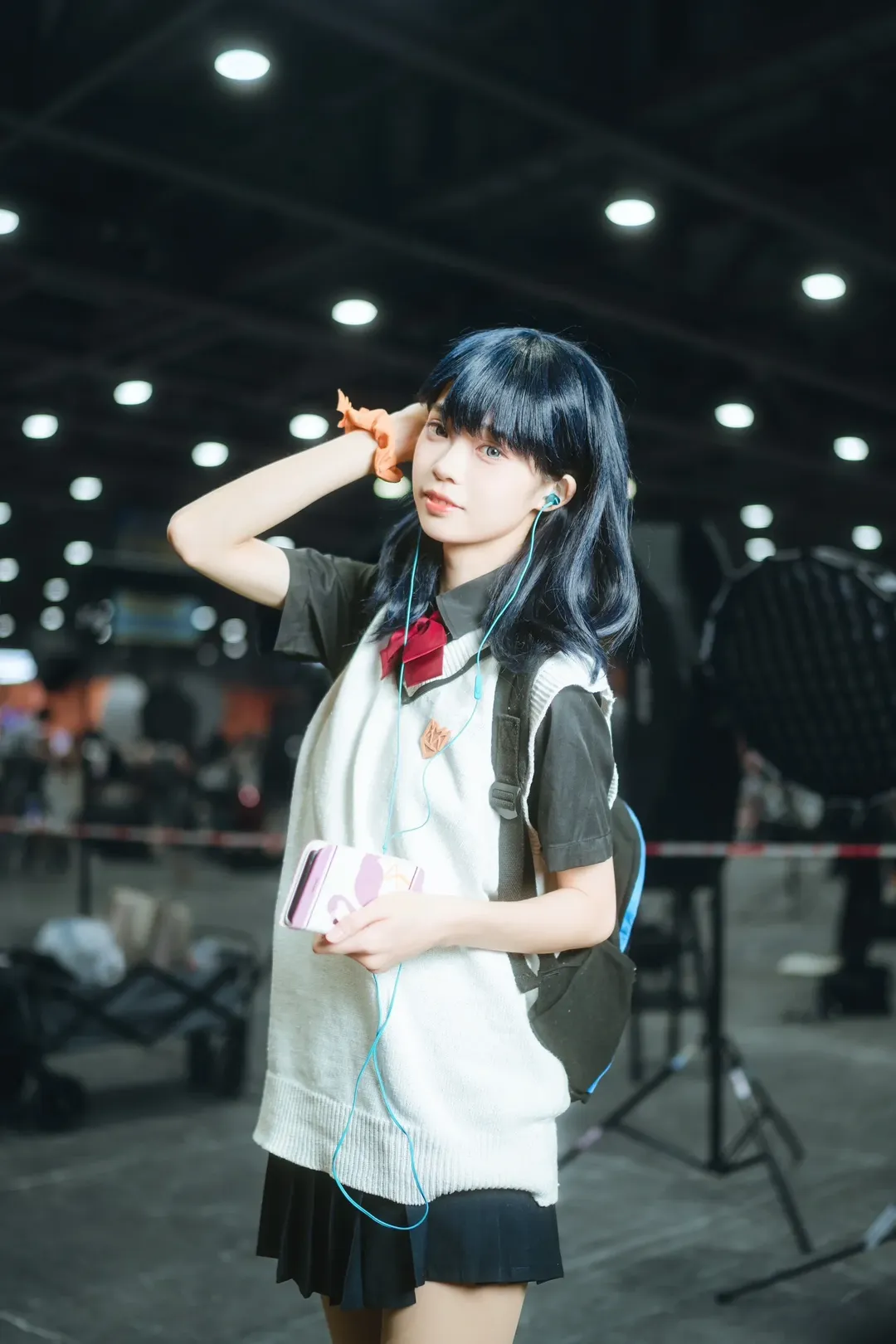 アニメイベントのコスプレ, 肉感的な脚, 宝多六花コスプレ, 赤いニーハイソックス, SSSS.GRIDMAN - 3枚目