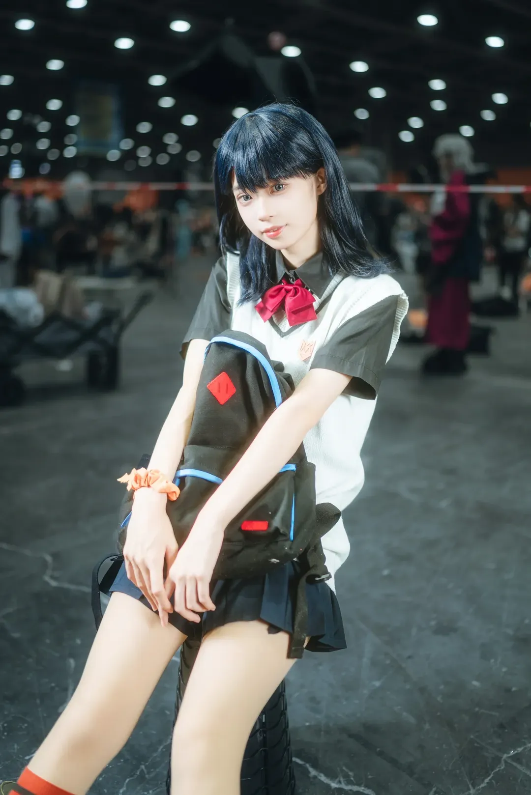 アニメイベントのコスプレ, 肉感的な脚, 宝多六花コスプレ, 赤いニーハイソックス, SSSS.GRIDMAN - 7枚目