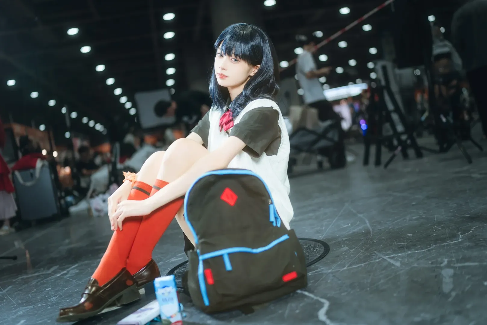 アニメイベントのコスプレ, 肉感的な脚, 宝多六花コスプレ, 赤いニーハイソックス, SSSS.GRIDMAN - 9枚目