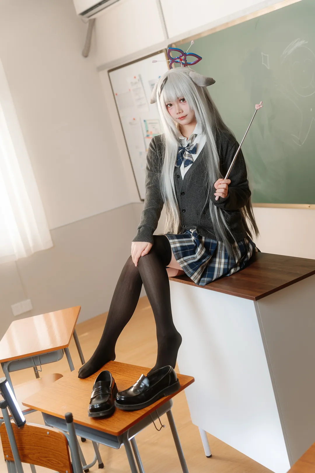 ブルーアーカイブ, JK制服, 教室撮影, 春原ココナ コスプレ, 黒ストッキング - 3枚目
