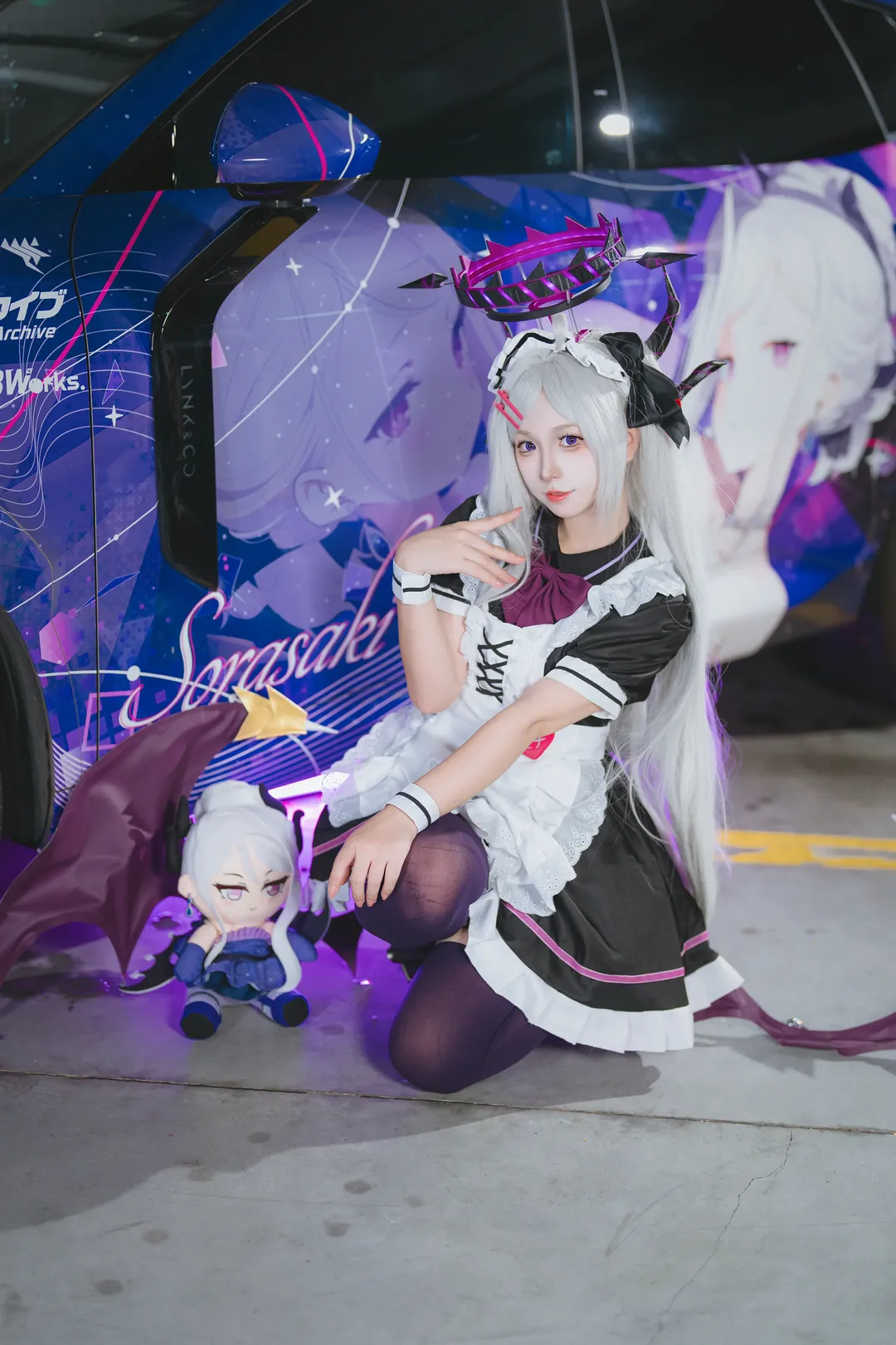ブルーアーカイブ, ホタルACGエキスポ, 空崎ヒナ コスプレ, 痛車撮影, ダークパープルストッキングコスプレ - 3枚目