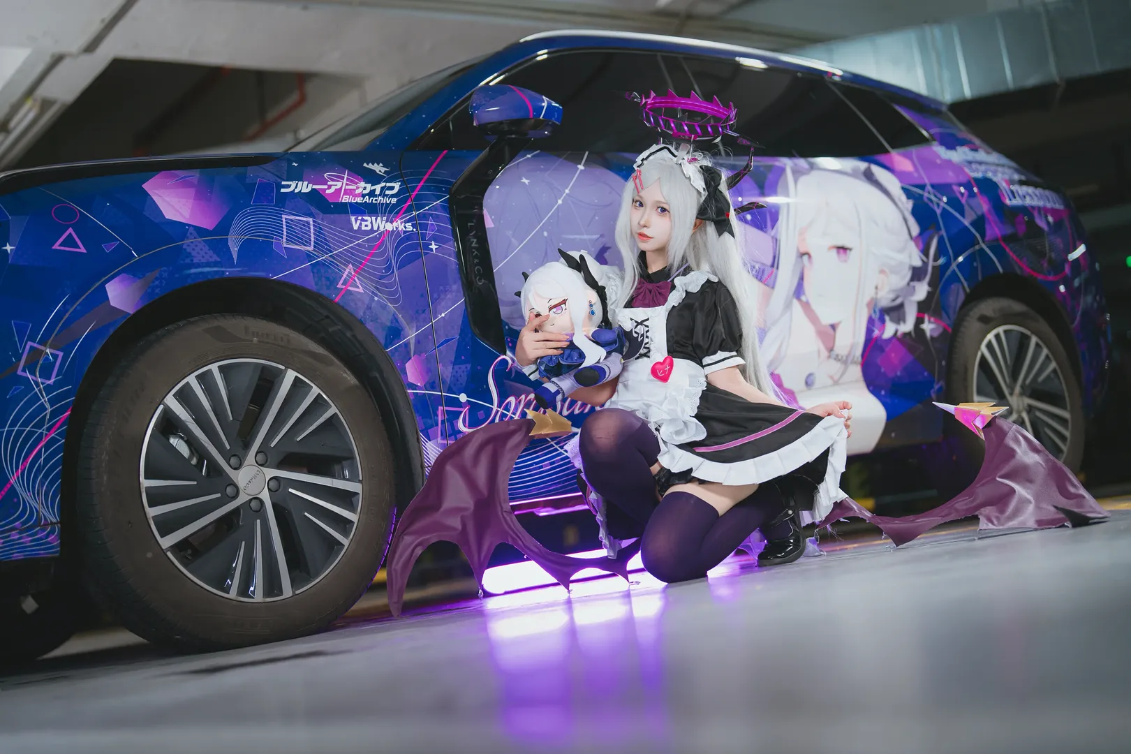 ブルーアーカイブ, ホタルACGエキスポ, 空崎ヒナ コスプレ, 痛車撮影, ダークパープルストッキングコスプレ - 7枚目