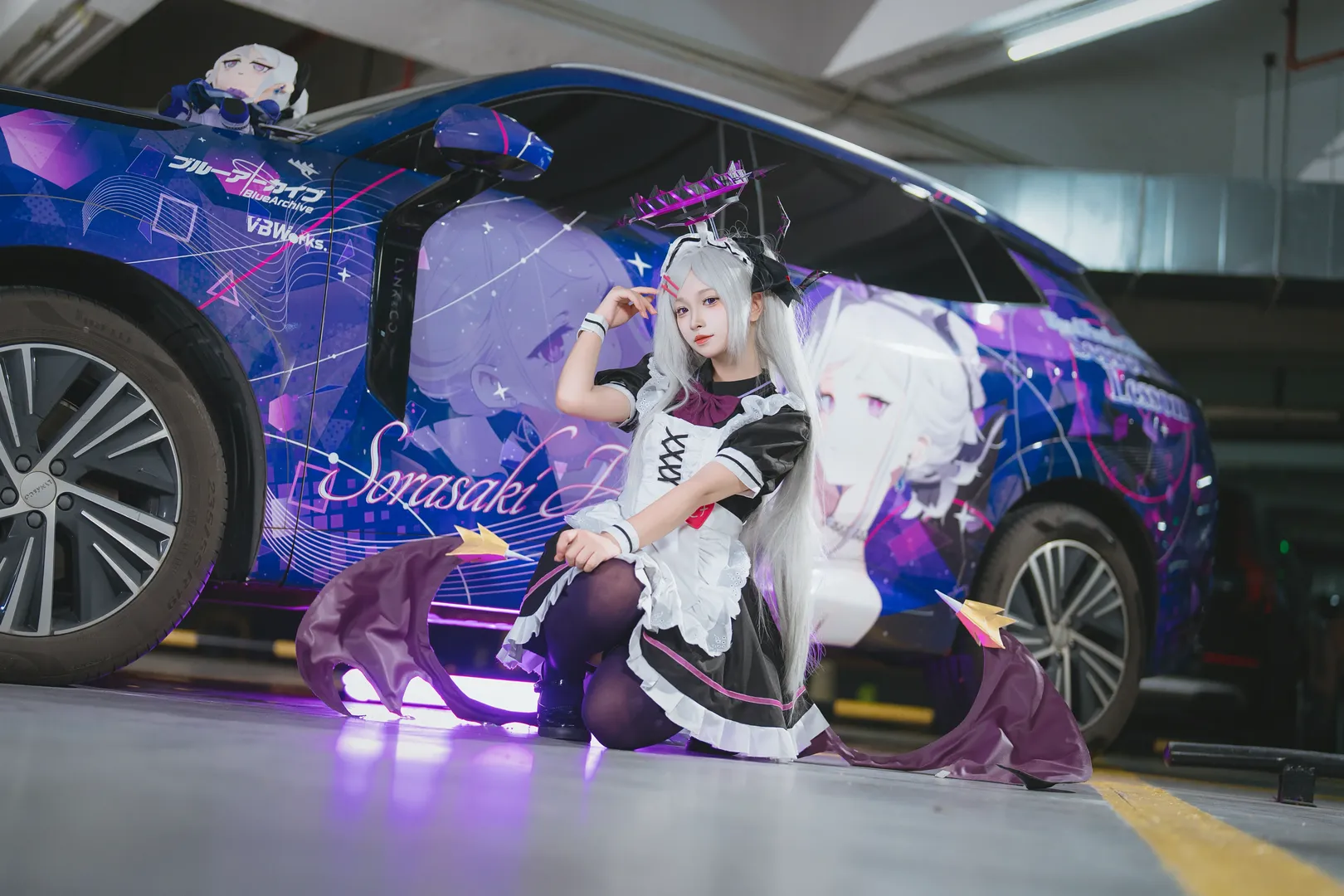 ブルーアーカイブ, ホタルACGエキスポ, 空崎ヒナ コスプレ, 痛車撮影, ダークパープルストッキングコスプレ - 8枚目